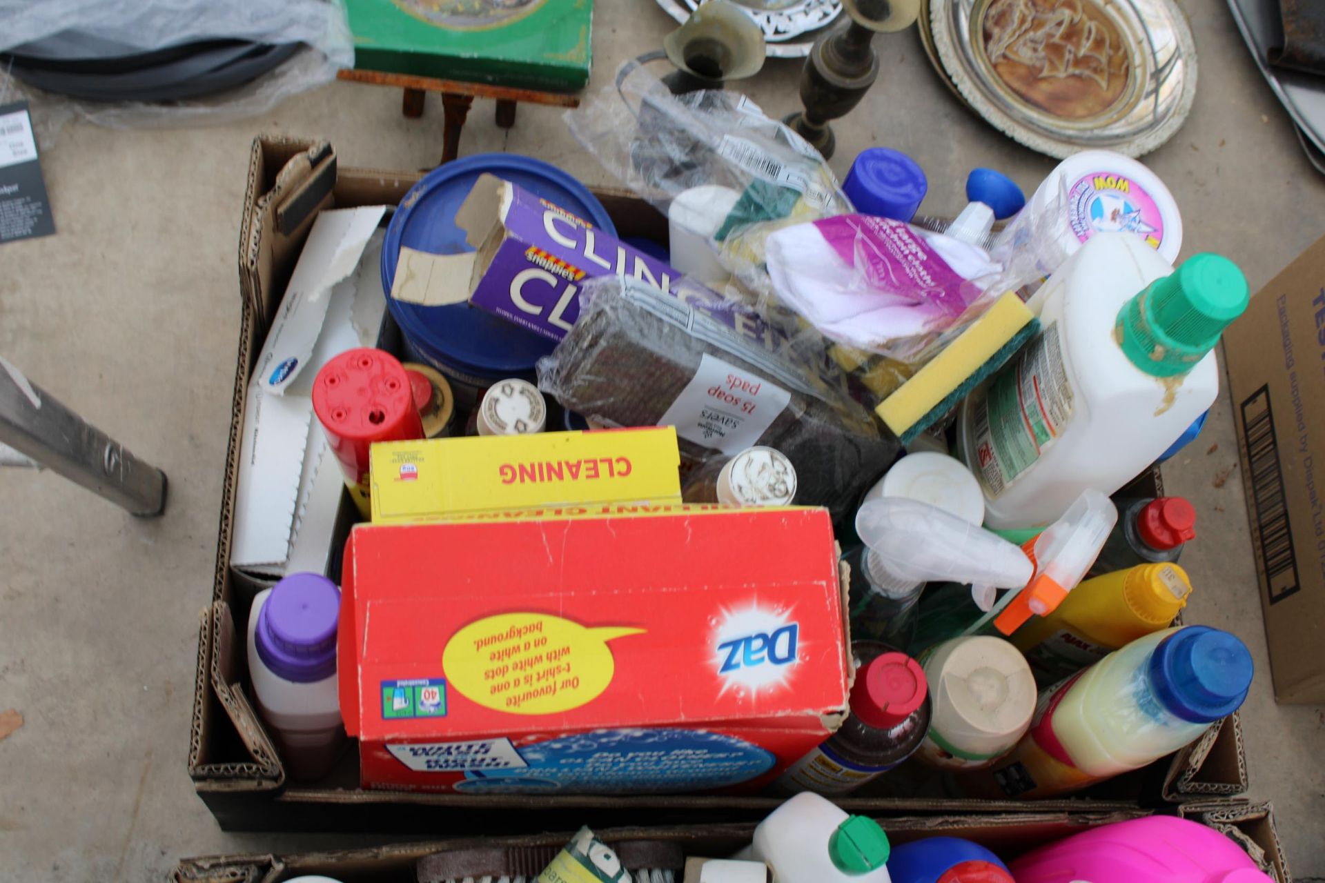 A LARGE ASSORTMENT OF VARIOUS CLEANING PRODUCTS - Image 3 of 3