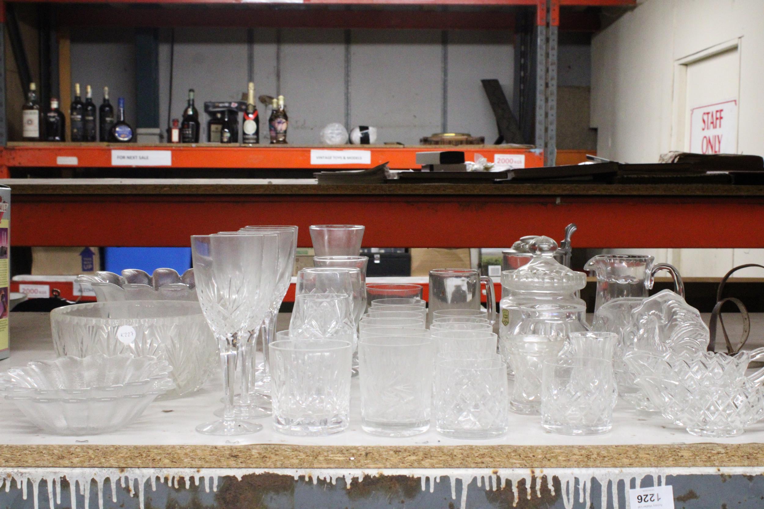 A LARGE QUANTITY OF GLASSWARE TO INCLUDE BOWLS, JUGS, PAPERWEIGHTS, WINE GLASSES, TUMBLERS, ETC