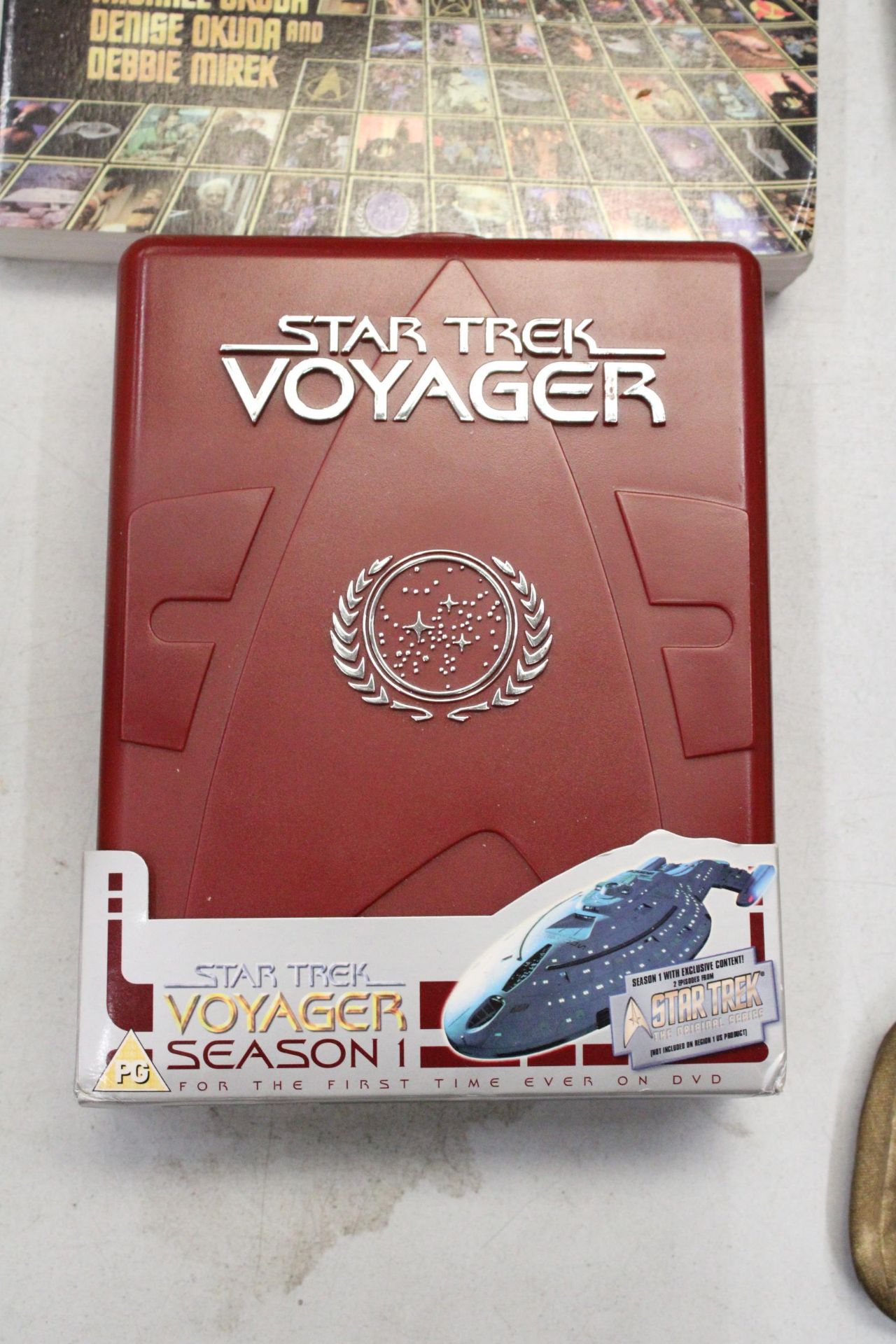 A LARGE STAR TREK ENCYCLOPEDIA AND SPECIAL PACK, SEASON 1, STAR TREK, VOYAGER DVD - Image 3 of 6