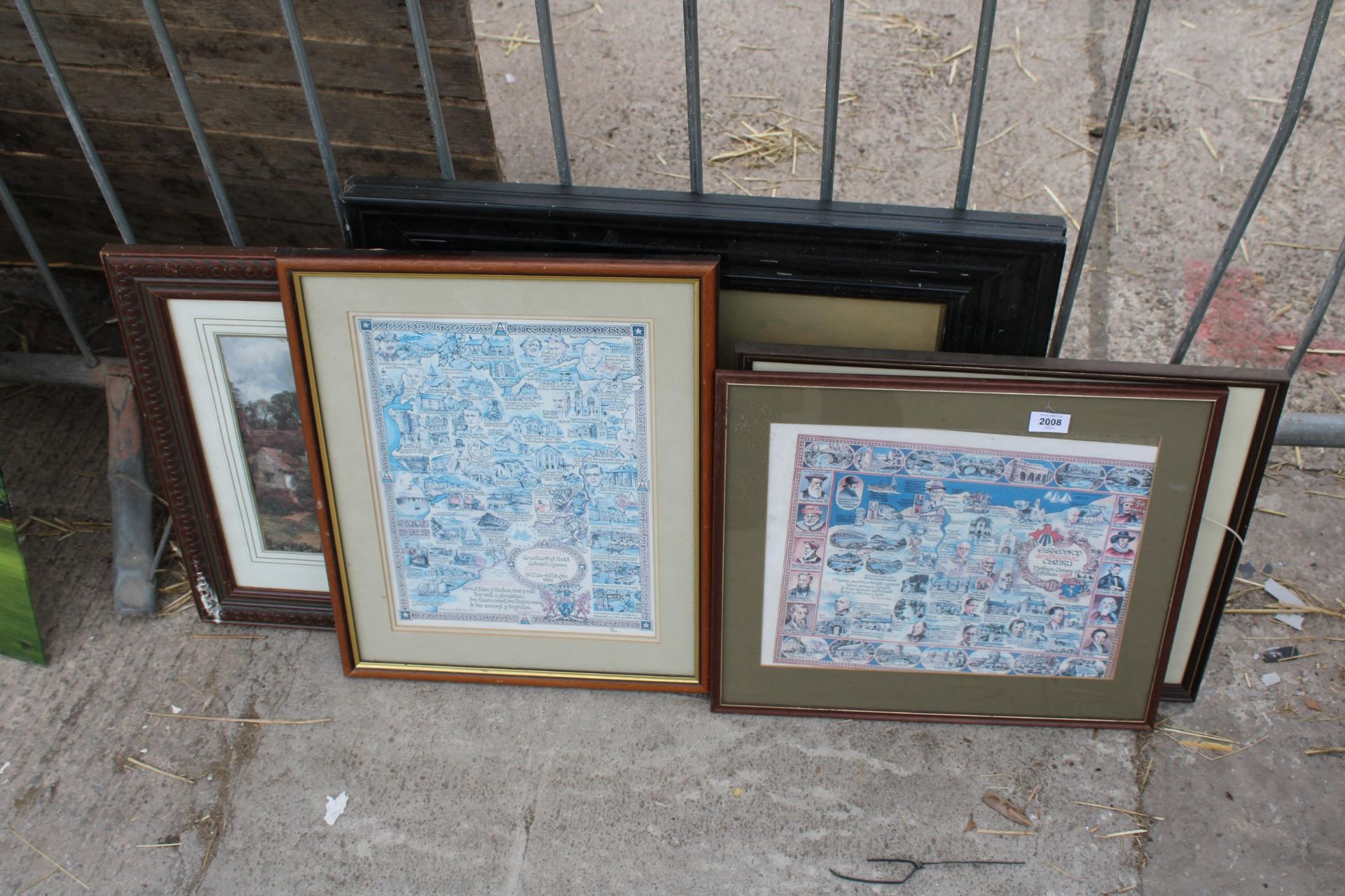 AN ASSORTMENT OF FRAMED PRINTS AND PICTURES