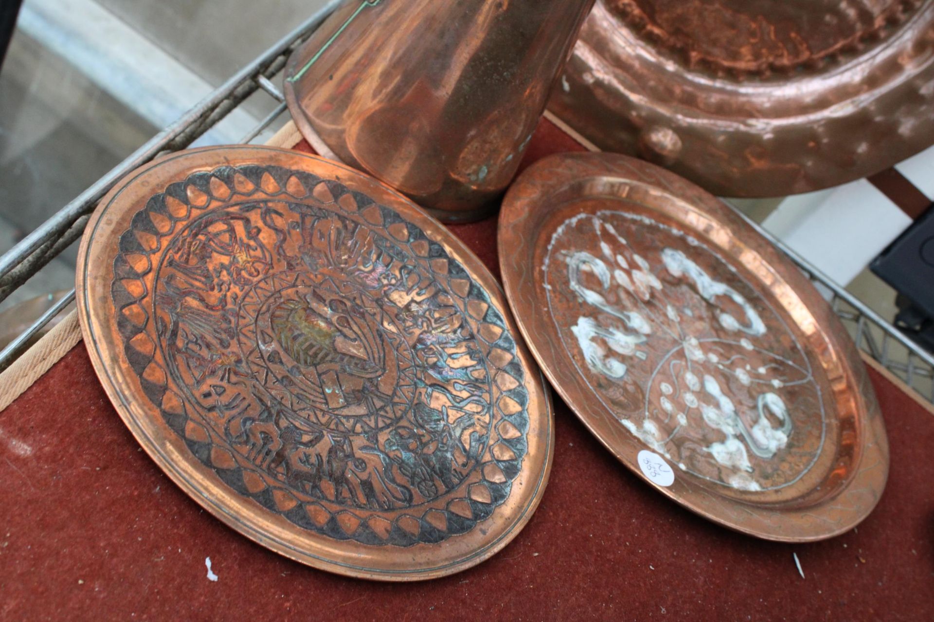 FOUR COPPER ITEMS TO INCLUDE A JUG AND THREE CHARGERS - Image 2 of 2