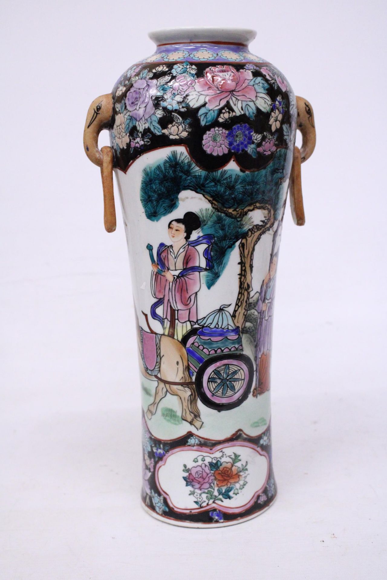 A LARGE POLYCHROME ENAMEL HAND PAINTED CHINESE VASE WITH ELEPHANT HANDLE - Image 2 of 7