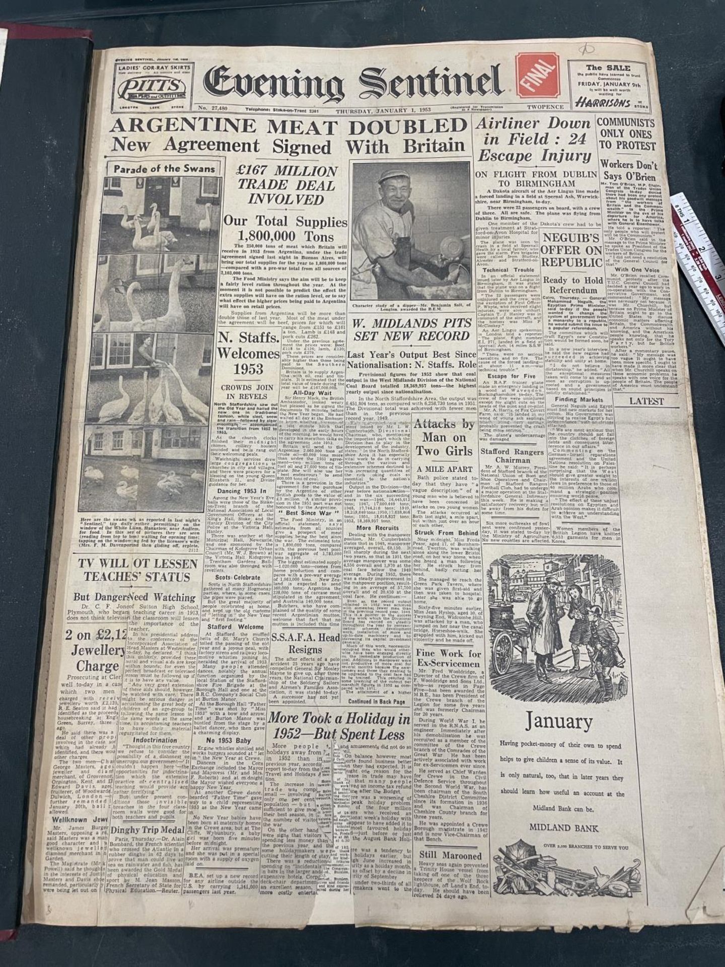 A LARGE BOOK CONTAINING ALL EDITIONS OF THE EVENING SENTINEL JAN 1 - 31 1953 - Image 4 of 8