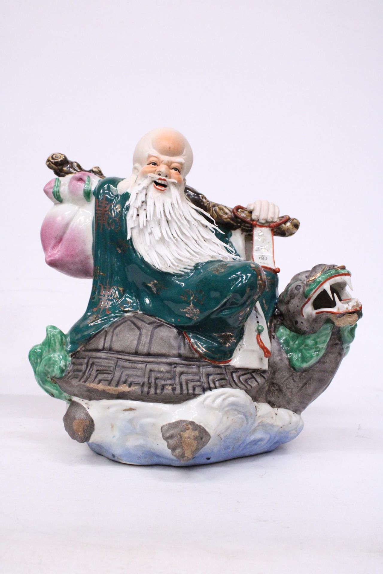 A CHINESE PORCELAIN WISE MAN RIDING A DRAGON TURTLE - Bild 2 aus 7