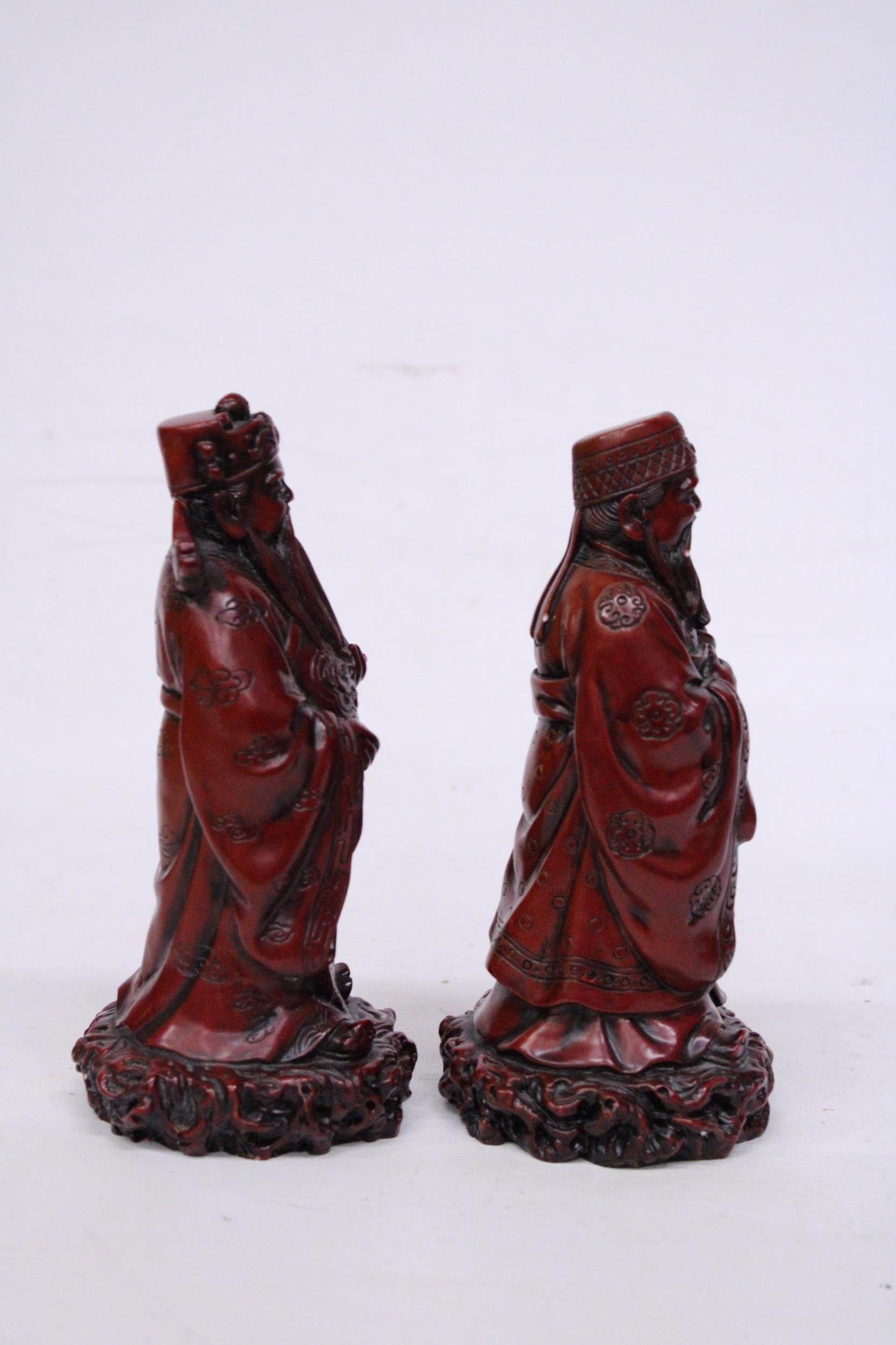 TWO HEAVY RED RESIN MANDARIN FIGURES 9 INCH (H) - Image 4 of 6