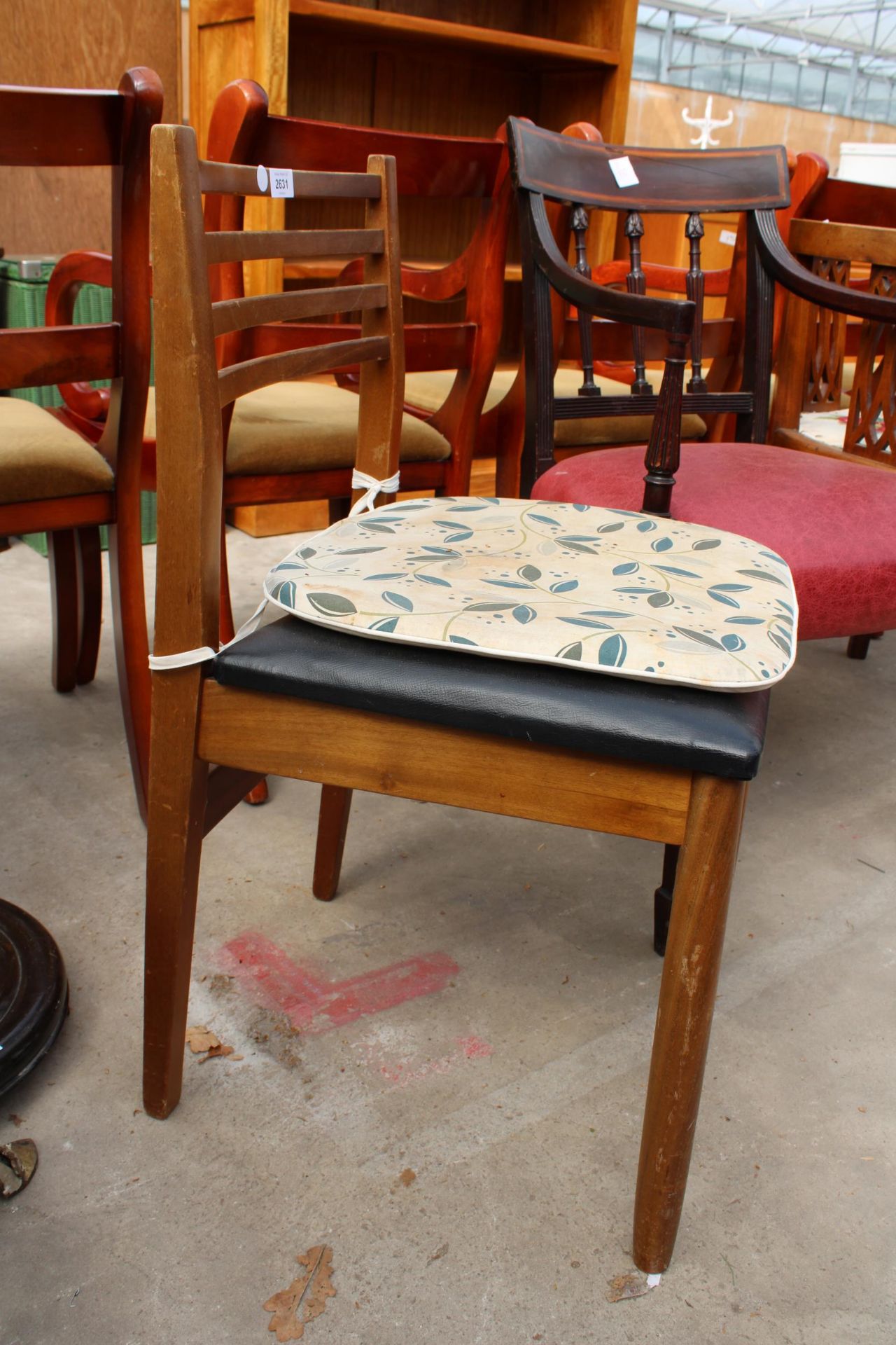 A RETRO TEAK DINING CHAIR - Image 2 of 2