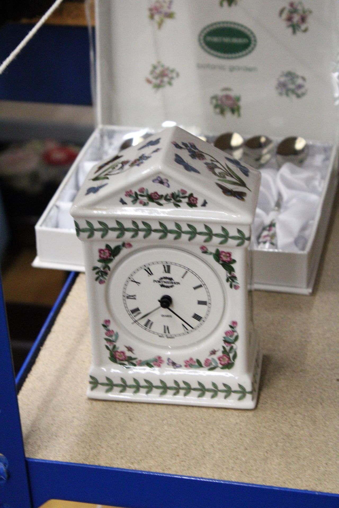 A QUANTITY OF PORTMERION TO INCLUDE BOTANIC GARDEN BOXED SPOONS, CLOCK, LARGE BOWL, VASE, ETC., - Image 2 of 7