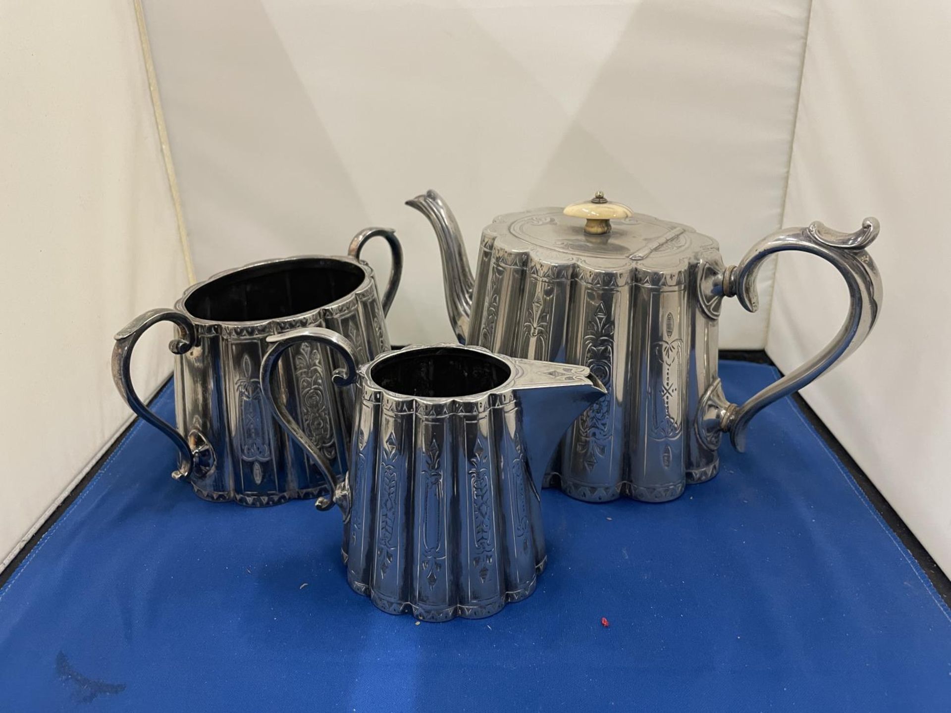 A DECORATIVE VINTAGE SILVER PLATED THREE PIECE TEA SET