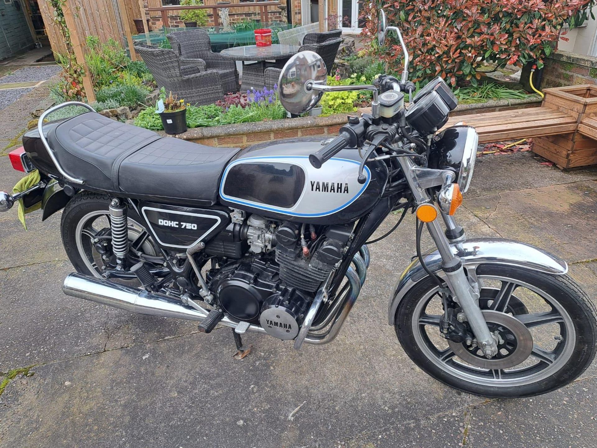 A 1978 YAMAHA XS 750 MOTORCYCLE, MILEAGE AT CATALOGING ONLY 8542, TWO OWNERS - ON A V5C, VENDOR - Bild 2 aus 5