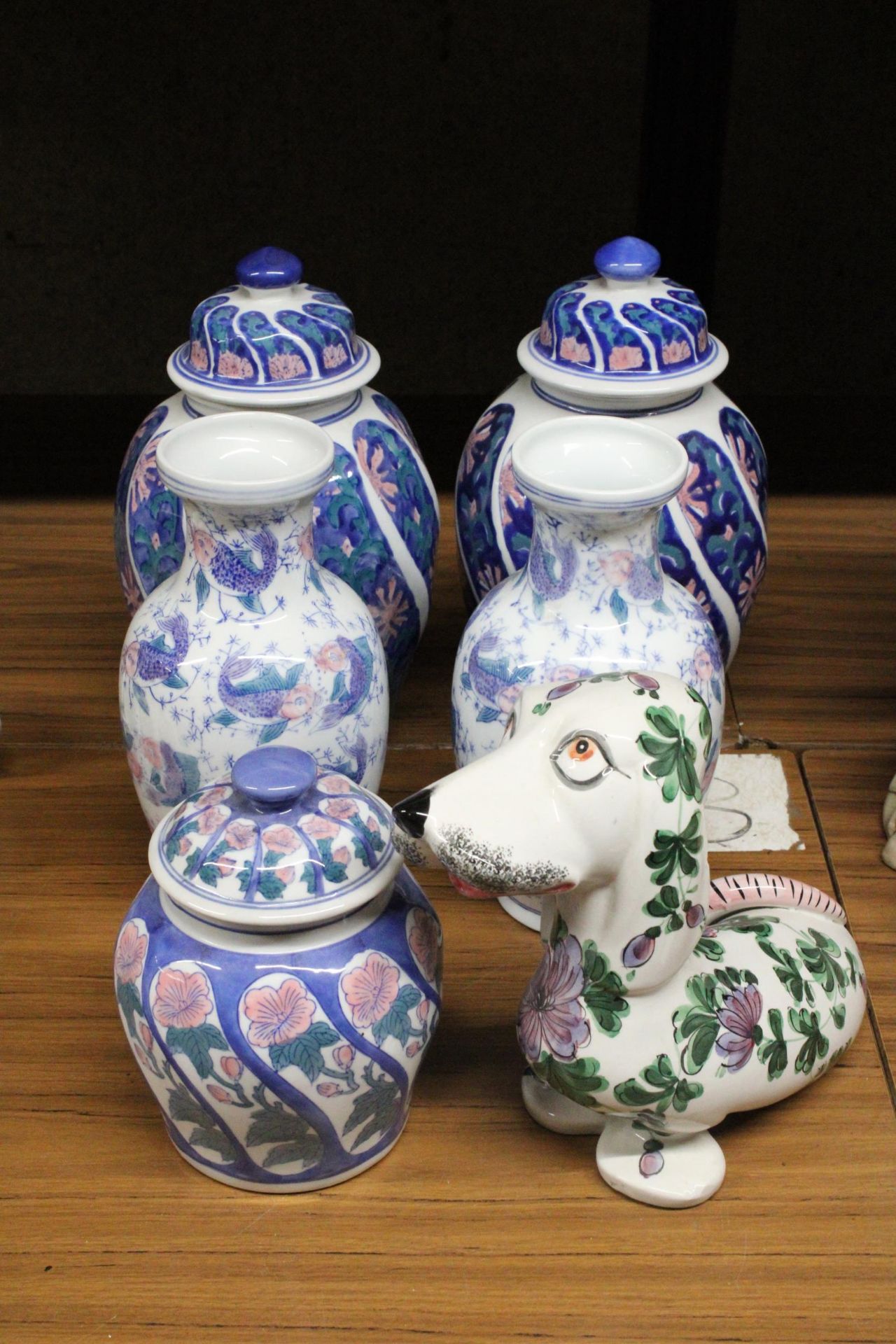A QUANTITY OF LARGE CERAMICS TO INCLUDE LIDDED POTS, VASES, A GINGER JAR AND FLORAL DOG