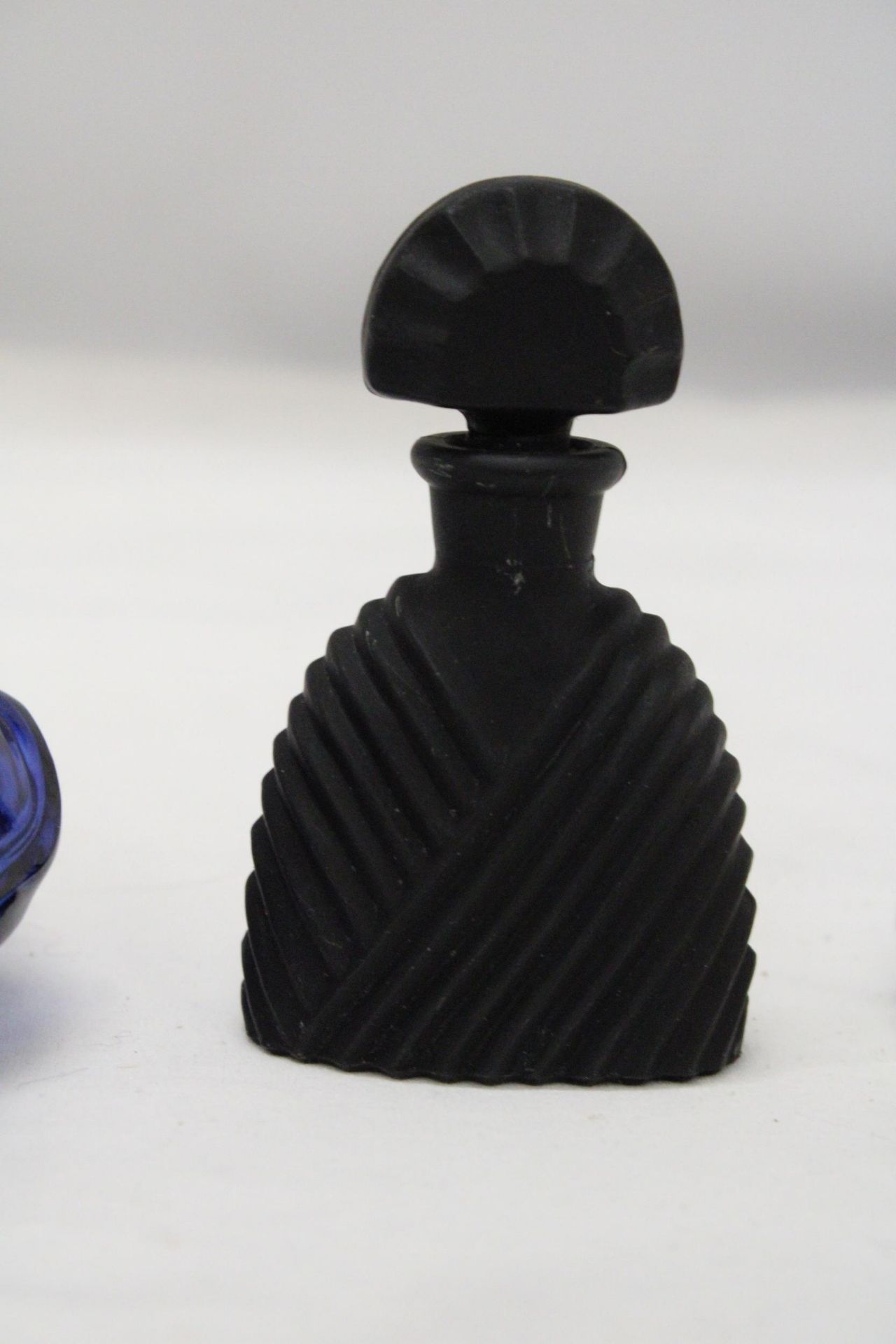 THREE MINIATURE PERFUME BOTTLES - Image 3 of 4