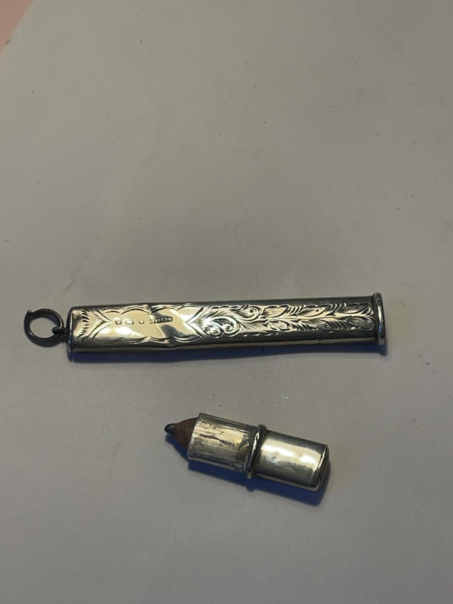 A HALLMARKED CHESTER SILVER PENCIL WITH COVER - Image 3 of 5