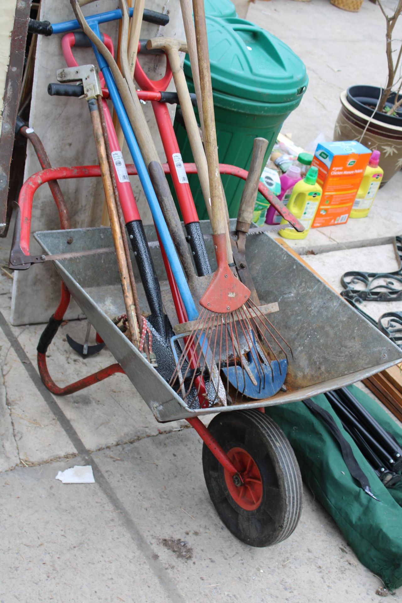 A METAL WHEEL BARROW, AN ASSORTMENT OF GARDEN TOOLS AND A PIECE OF MARBLE - Image 2 of 2
