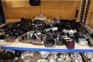 A LARGE QUANTITY OF CAMERAS AND ACCESSORIES TO INCLUDE YASHICA, MINOLTA, ZENIT-B ETC PLUS A