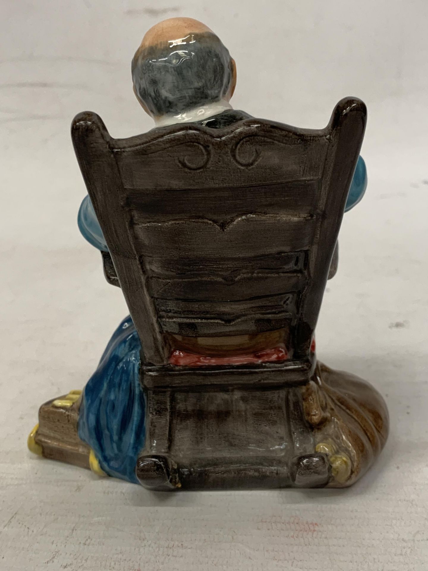 A ROYAL DOULTON FIGURE "THE TOYMAKER" HN 2250 - Image 3 of 5