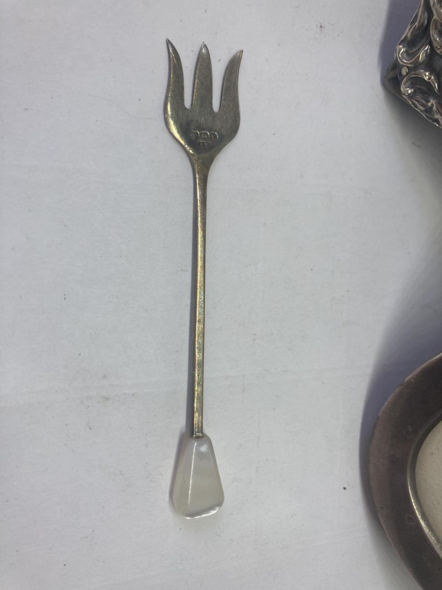 TWO HALLMARKED SILVER SMALL PHOTOGRAPH FRAMES AND A PICKLE FORK - Image 8 of 14