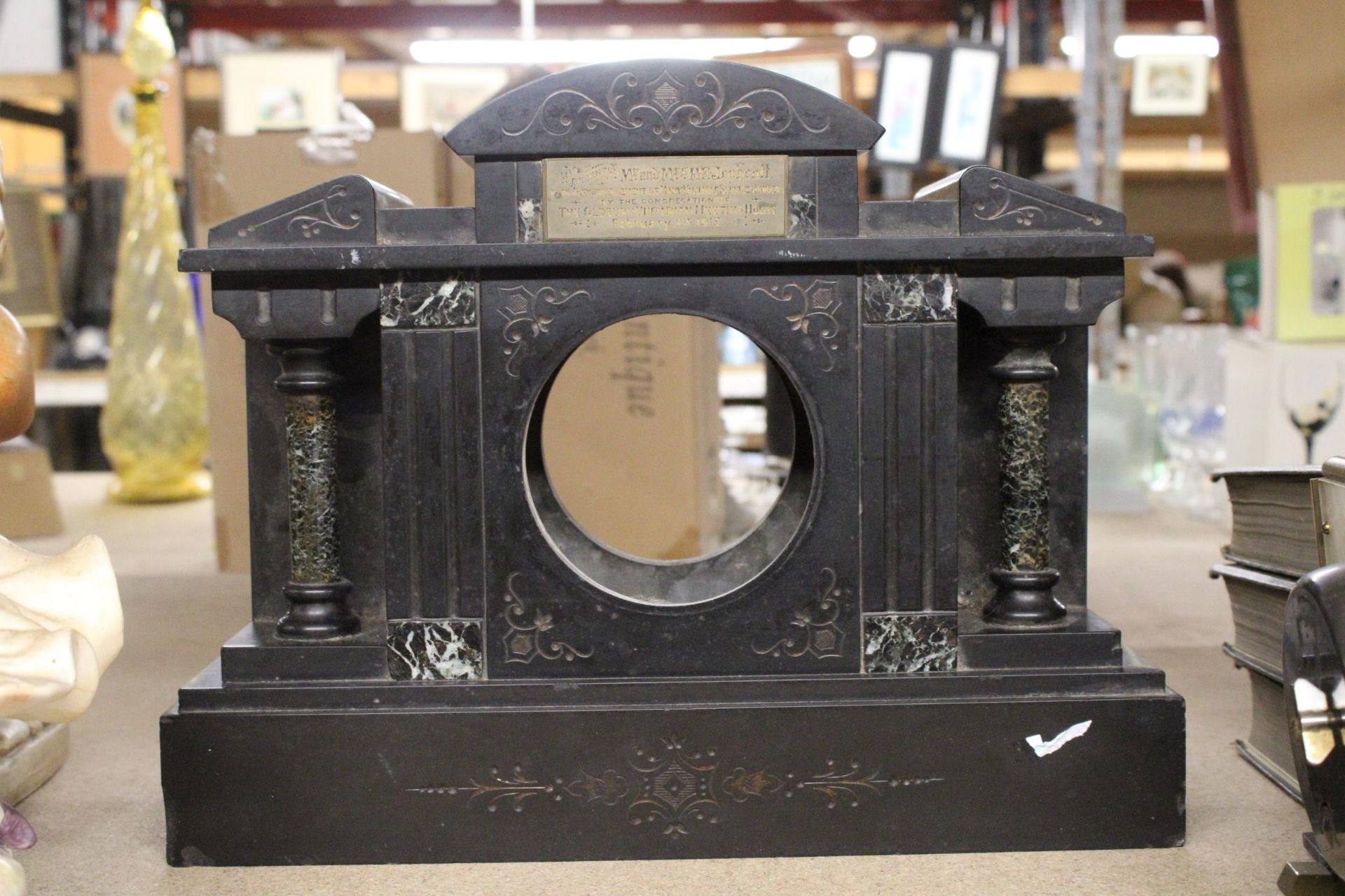 A VERY HEAVY VINTAGE SLATE MANTLE CLOCK BODY, WITH BRASS INSCRIPTION PLATE, PLUS A METMEC MANTLE - Image 3 of 6