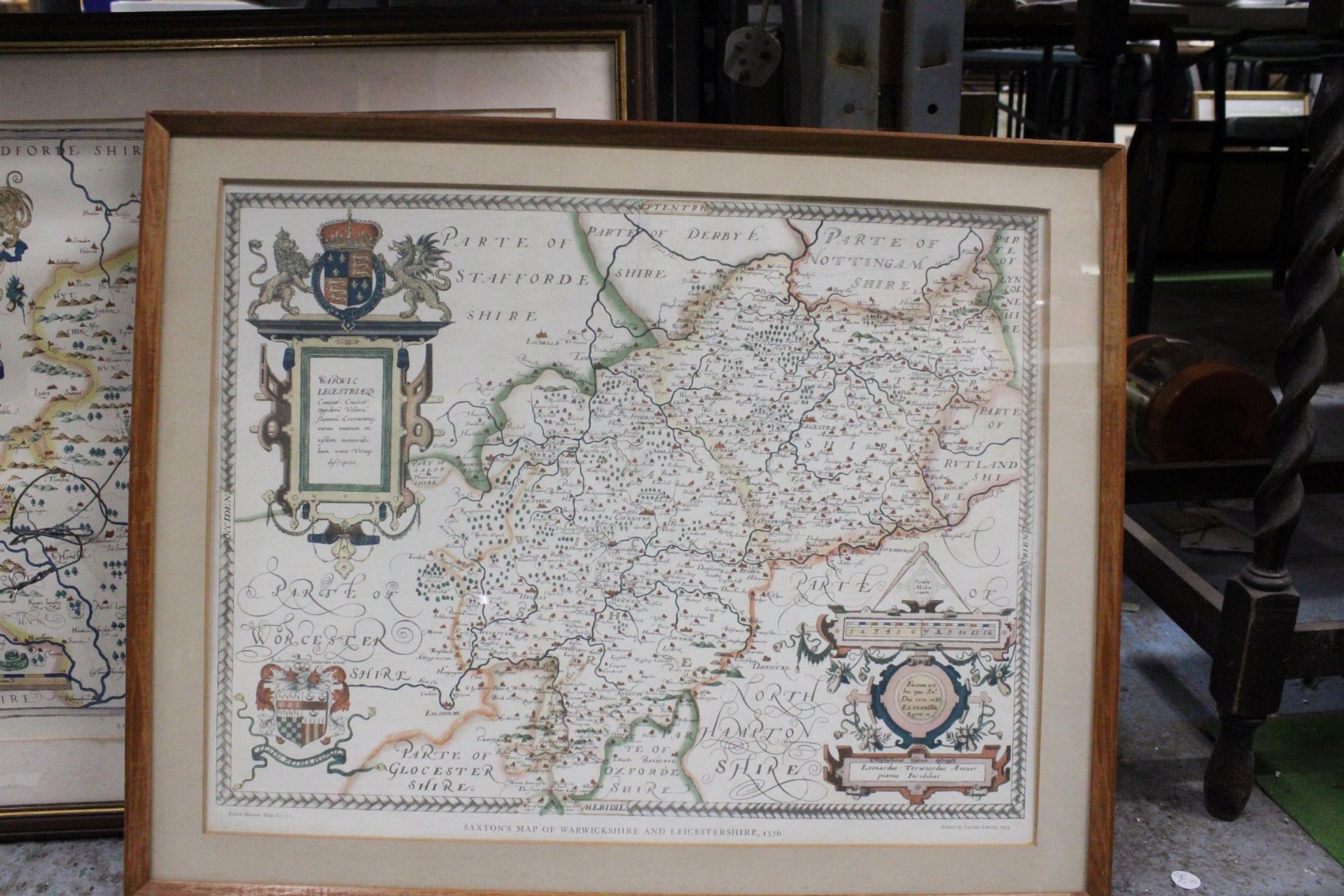 TWO FRAMED PRINTS OF MAPS TO INCLUDE SAXTON'S MAP OF HERTFORDSHIRE, 1577, PLUS WARWICKSHIRE, - Image 2 of 6