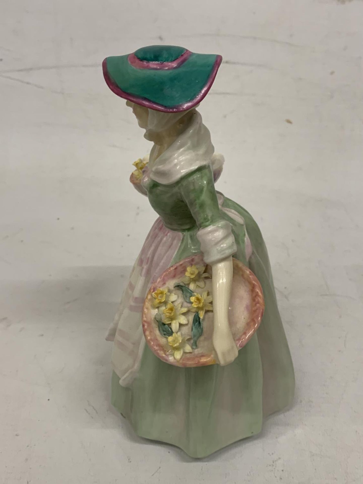 A ROYAL DOULTON FIGURINE "DAFFY DOWN DILLY" HN 1712 - Image 3 of 4