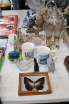 A QUANTITY OF ITEMS TO INCLUDE A GLASS DRESSING TABLE SET, DEMI JOHN, GLASSES, BOWLS, A CAT