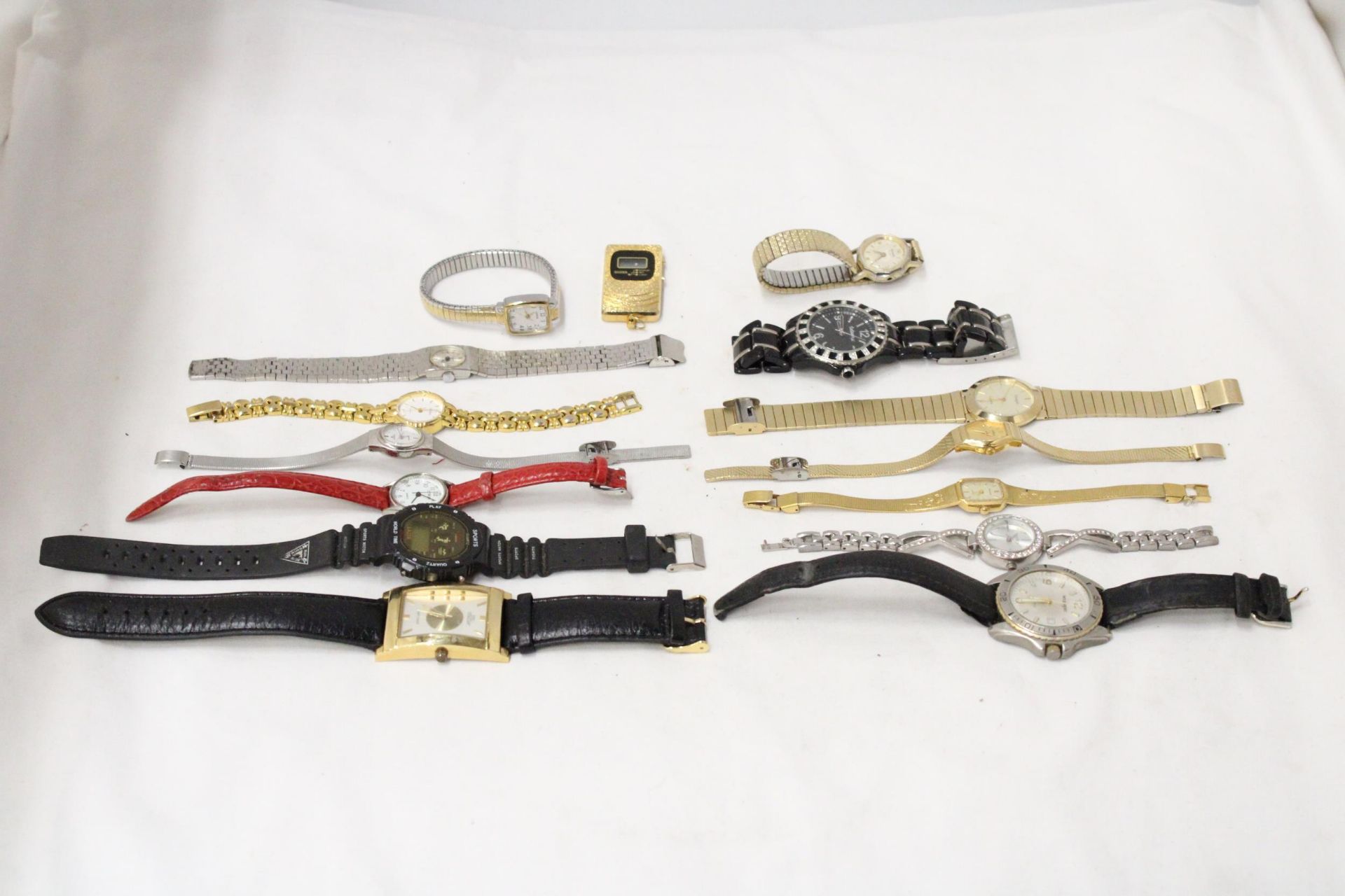 A MIXED LOT OF VINTAGE MECHANICAL AND QUARTZ WATCHES - Image 2 of 4