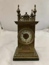 A VINTAGE BRASS MANTEL CLOCK ON A MARBLE BASE, WITH FOUR SPIRES TO THE TOP. WORKING WHEN