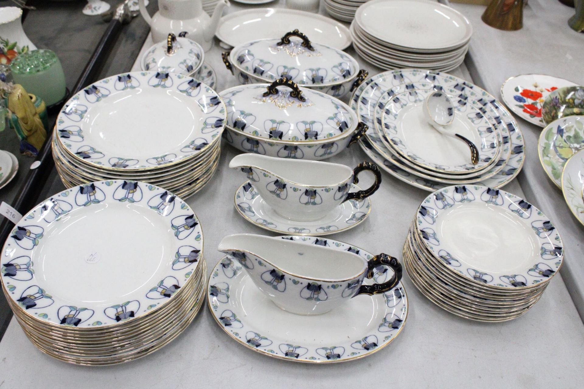 A LOSOL WARE 'TULIP' PART DINNER SERVICE TO INCLUDE, VARIOUS SIZES OF PLATES, LIDDED SERVING