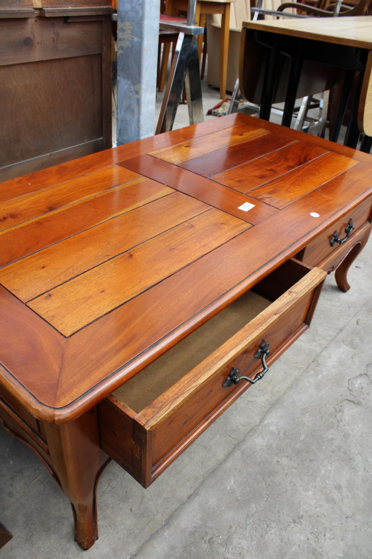 A MODERN HARDWOOD COFFEE TABLE ENCLOSING TWO DRAWERS, 47" X 23" - Image 3 of 3