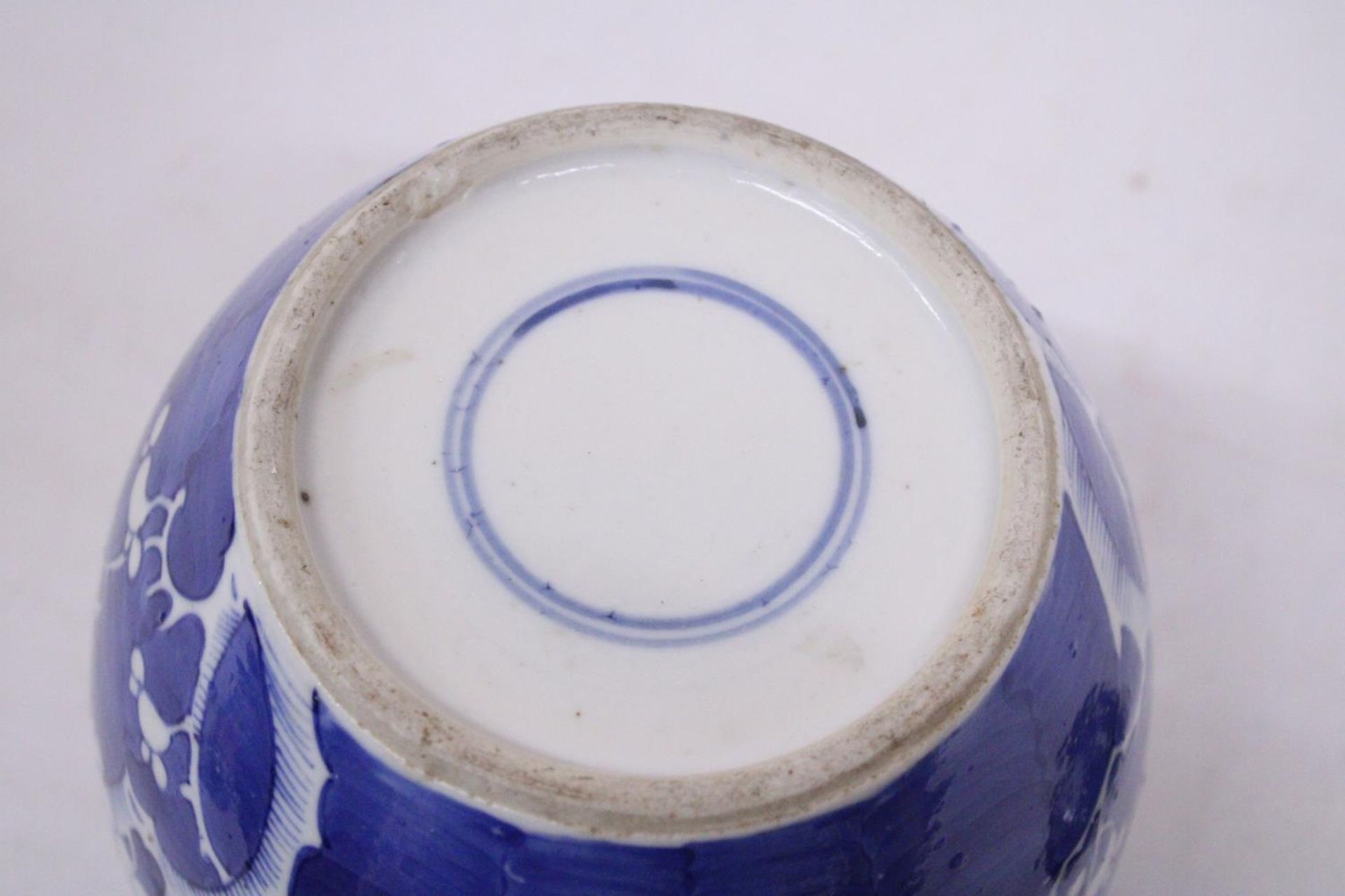 A 19TH CENTURY CHINESE PORCELAIN LIDDED PRUNUS PATTERN GINGER JAR - Image 7 of 7