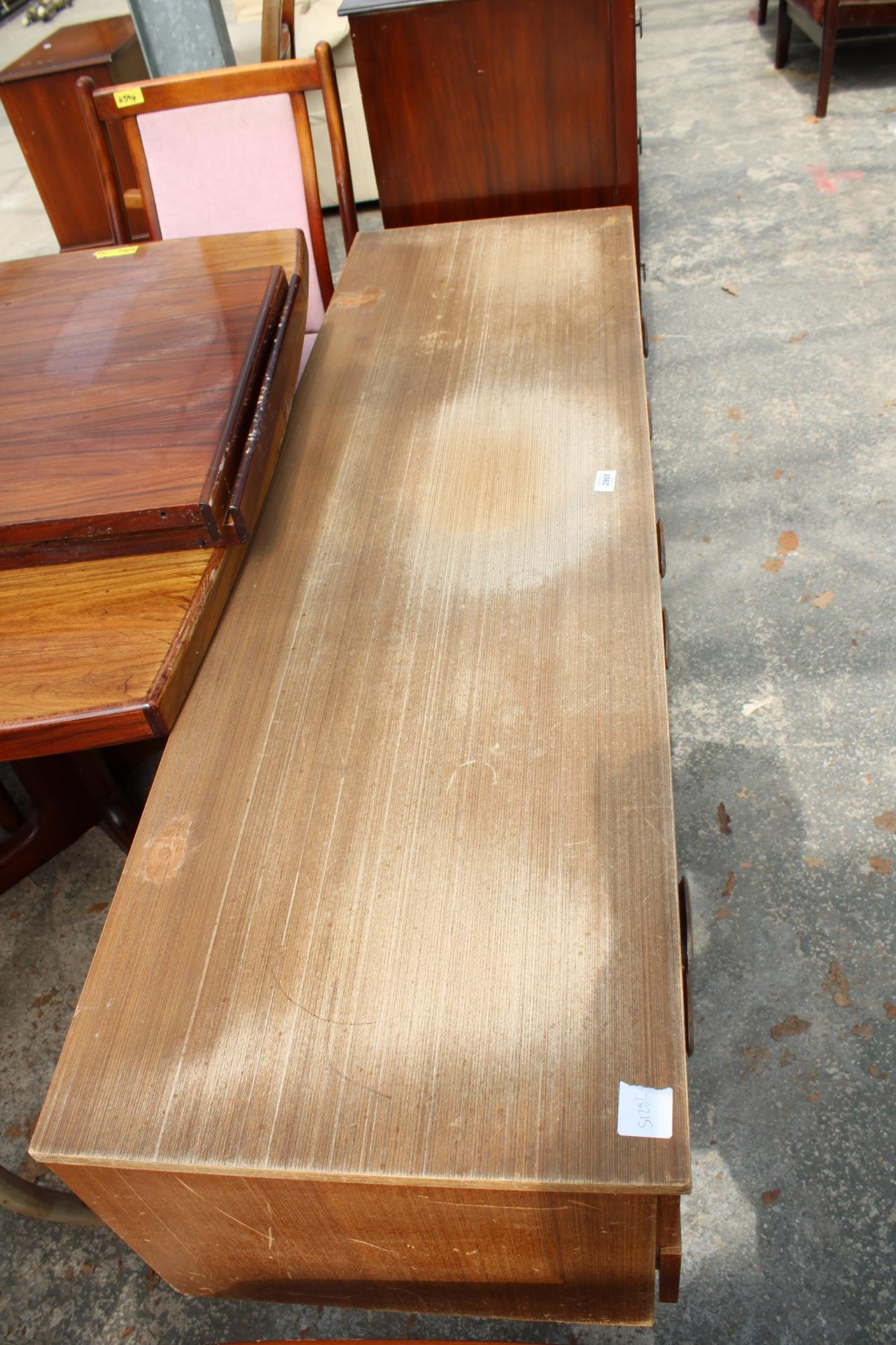 A RETRO TEAK EFFECT DRESSING TABLE BASE, 60" WIDE - Image 3 of 3