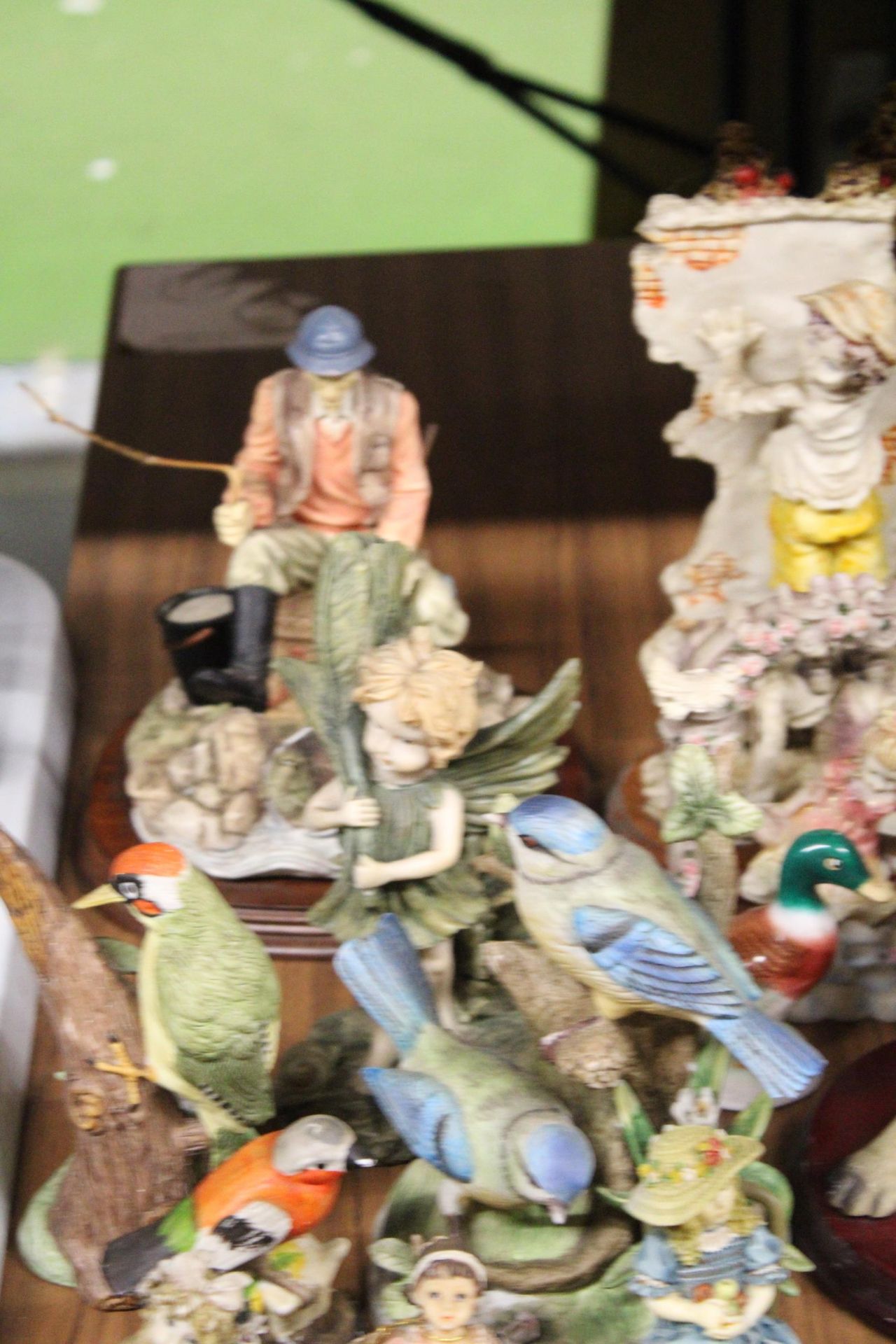 A LARGE QUANTITY OF ANIMAL AND BIRD FIGURES - Image 3 of 6