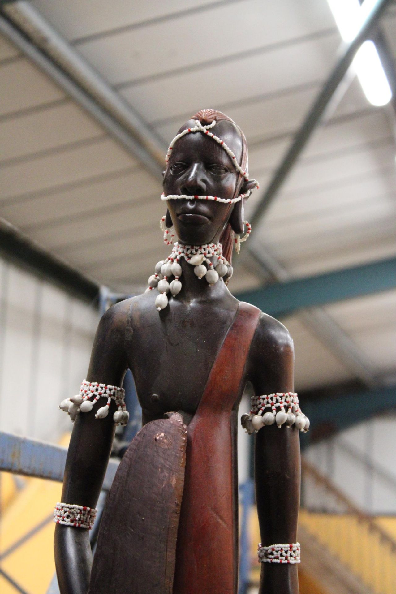 A HAND CARVED MASAI WARRIOR, HEIGHT APPROX 86CM - Image 2 of 6