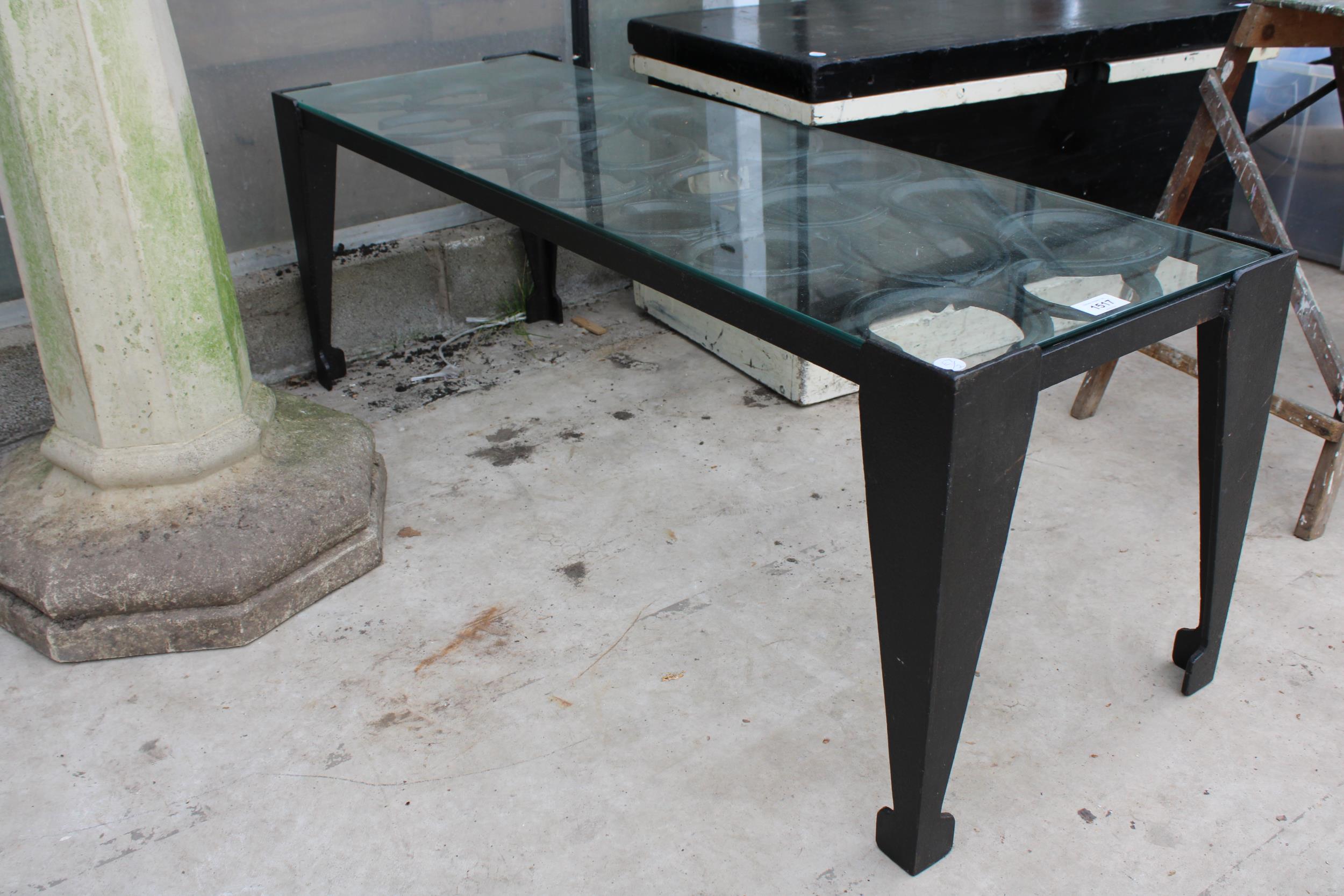 A VINTAGE STYLE METAL COFFEE TABLE WITH GLASS TOP AND FORMED FROM HORSE SHOES - Image 2 of 4