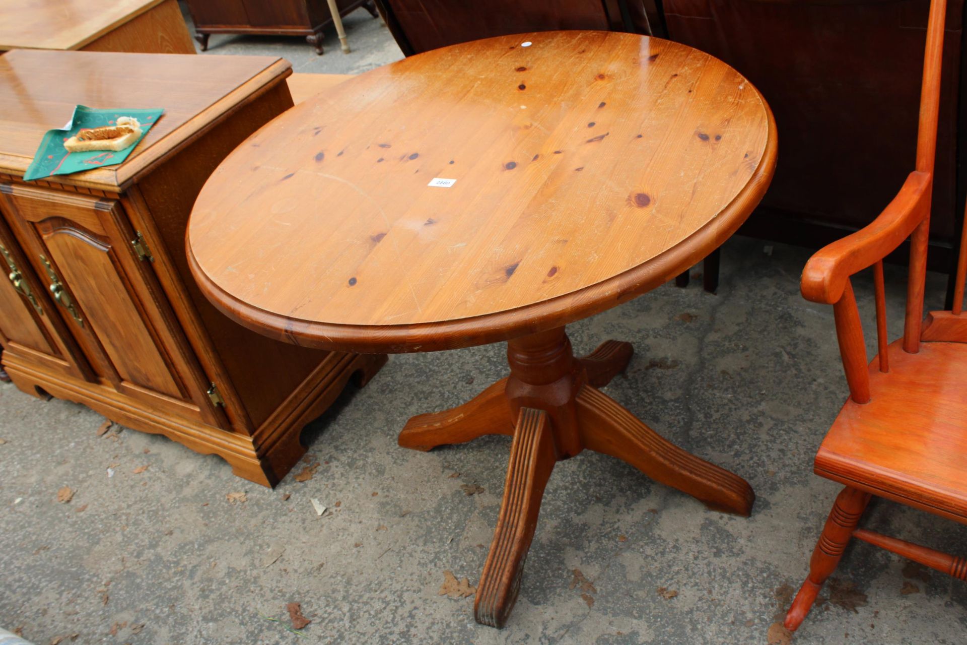 A MODERN 36" DIAMETER PINE DINING TABLE ON PEDESTAL BASE