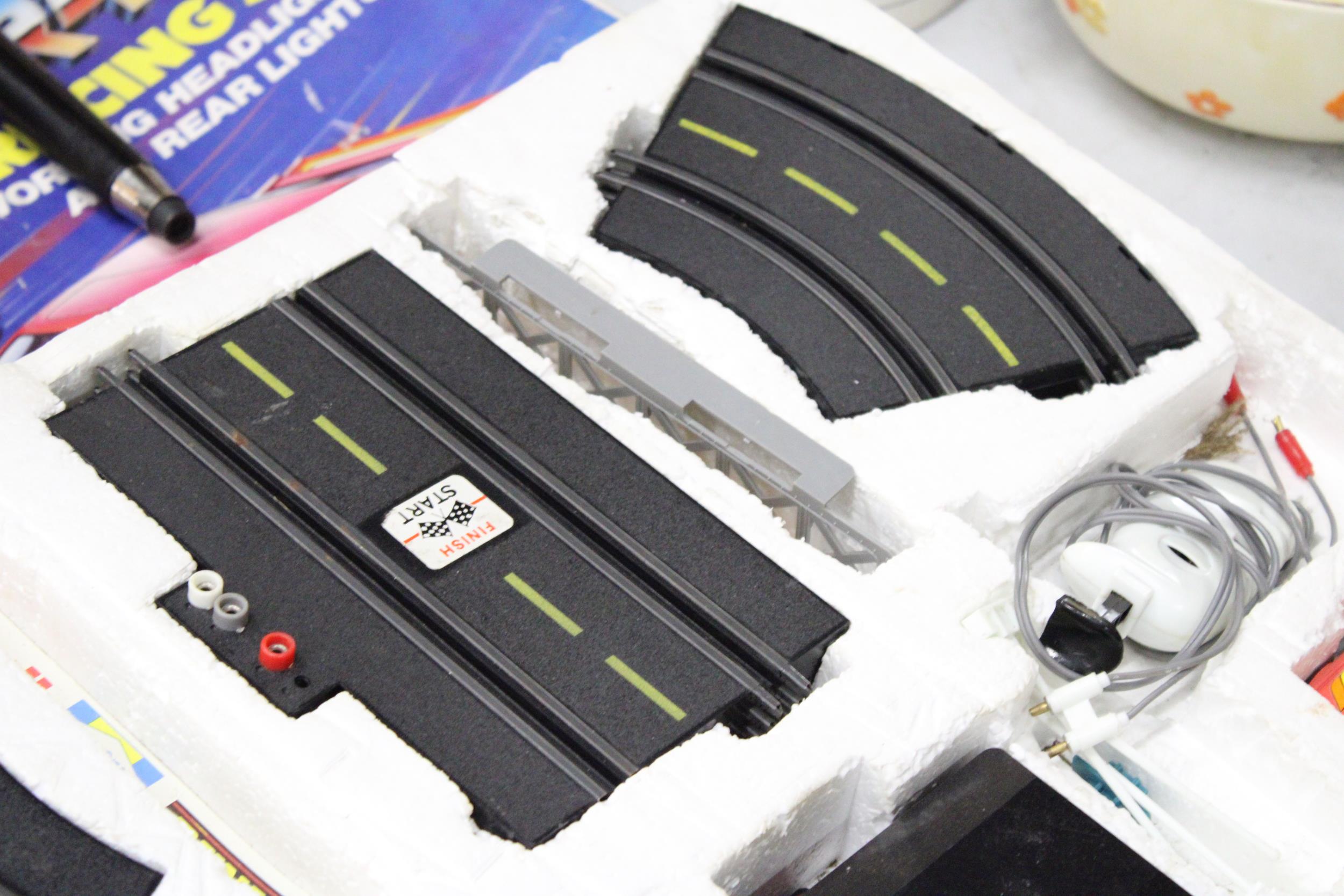 A SIERRA XR4i, RACING GAME WITH ILLUMINATED LIGHTS, BOXED, VENDOR STATES FULL SET, NO WARRANTY GIVEN - Image 6 of 6