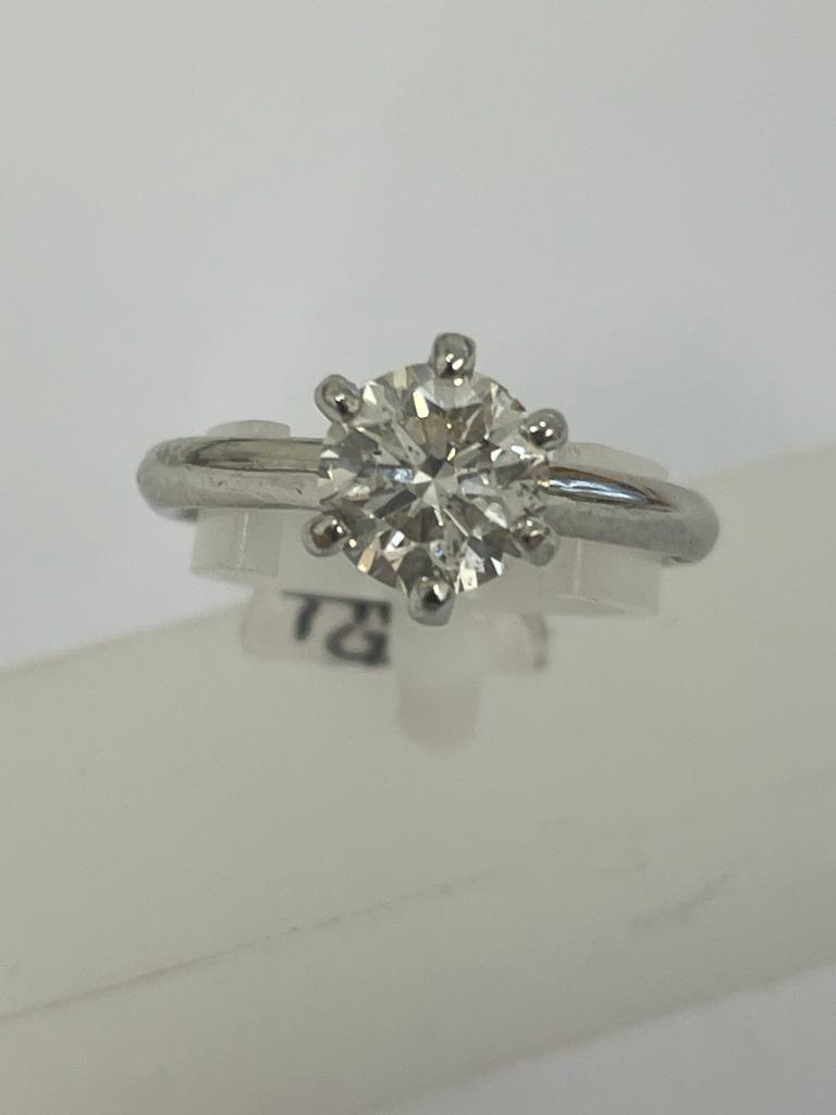 A LADIES 1.3 CARAT DIAMOND AND PLATINUM RING, SIX CLAW SET, COLOUR G/H, CLARITY SI-1, SIZE L/M, - Image 4 of 4