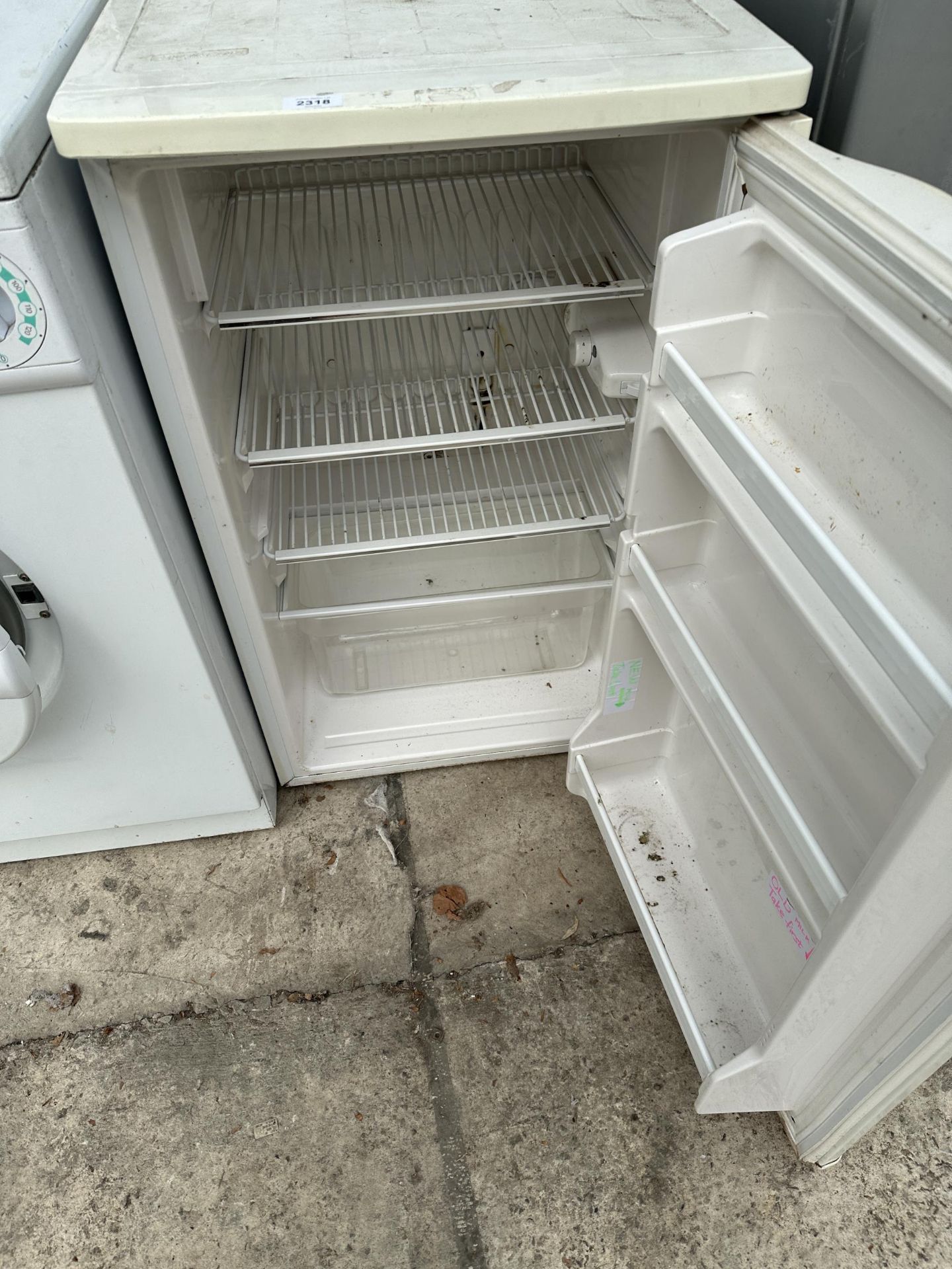 A WHITE PROLINE UNDERCOUNTER FRIDGE - Image 2 of 2