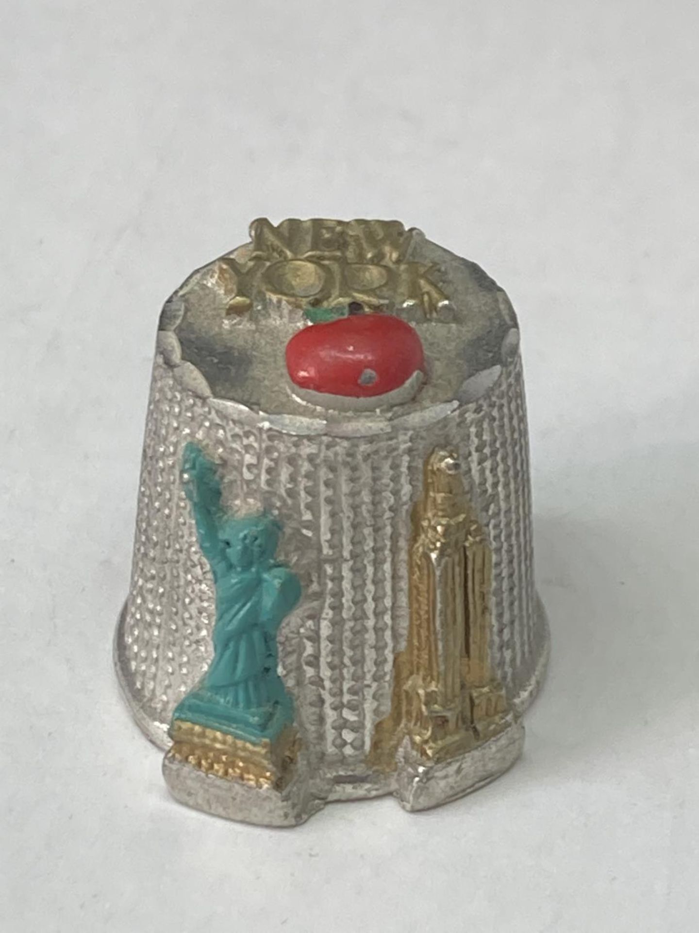 A VINTAGE PEWTER THIMBLE DEPICTING NEW YORK - Image 2 of 8