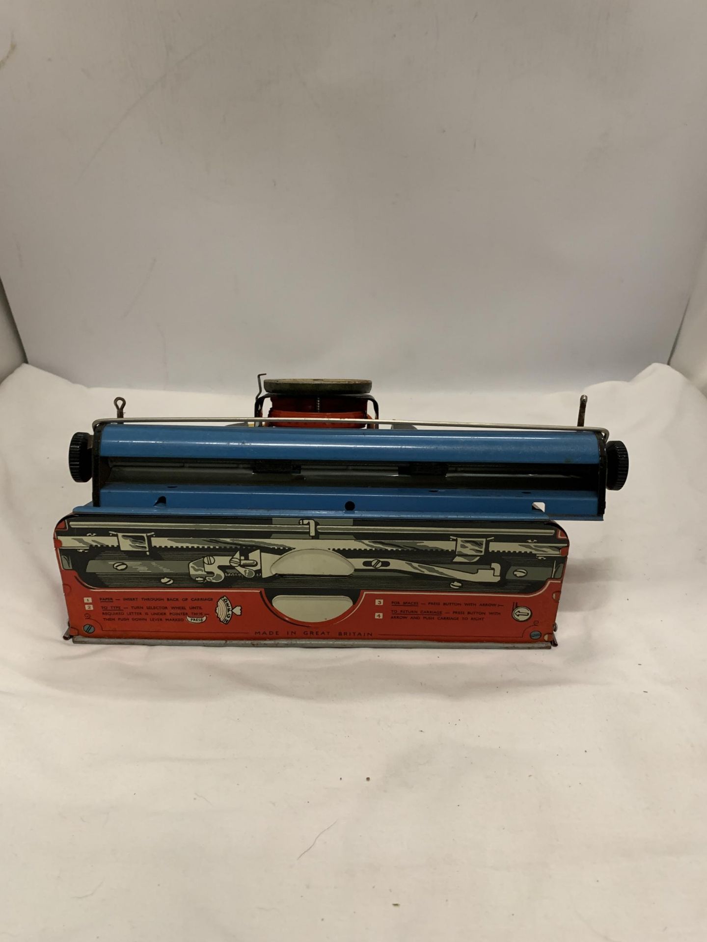 A 1950'S METTYPE JUNIOR TIN TOY TYPEWRITER IN ORIGINAL BOX - Image 4 of 5