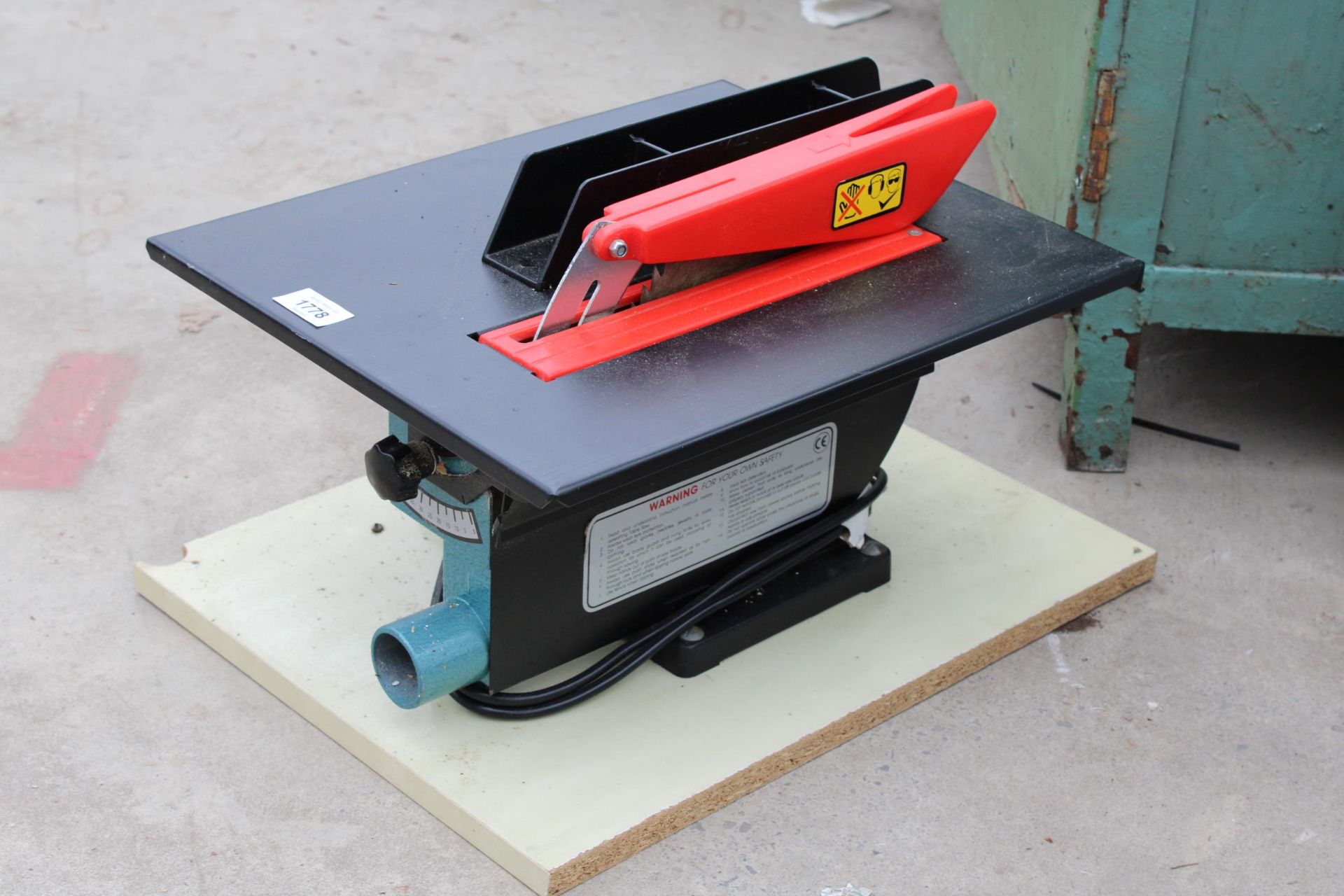 A CLARKE WOODWORKER TABLE SAW - Image 2 of 2