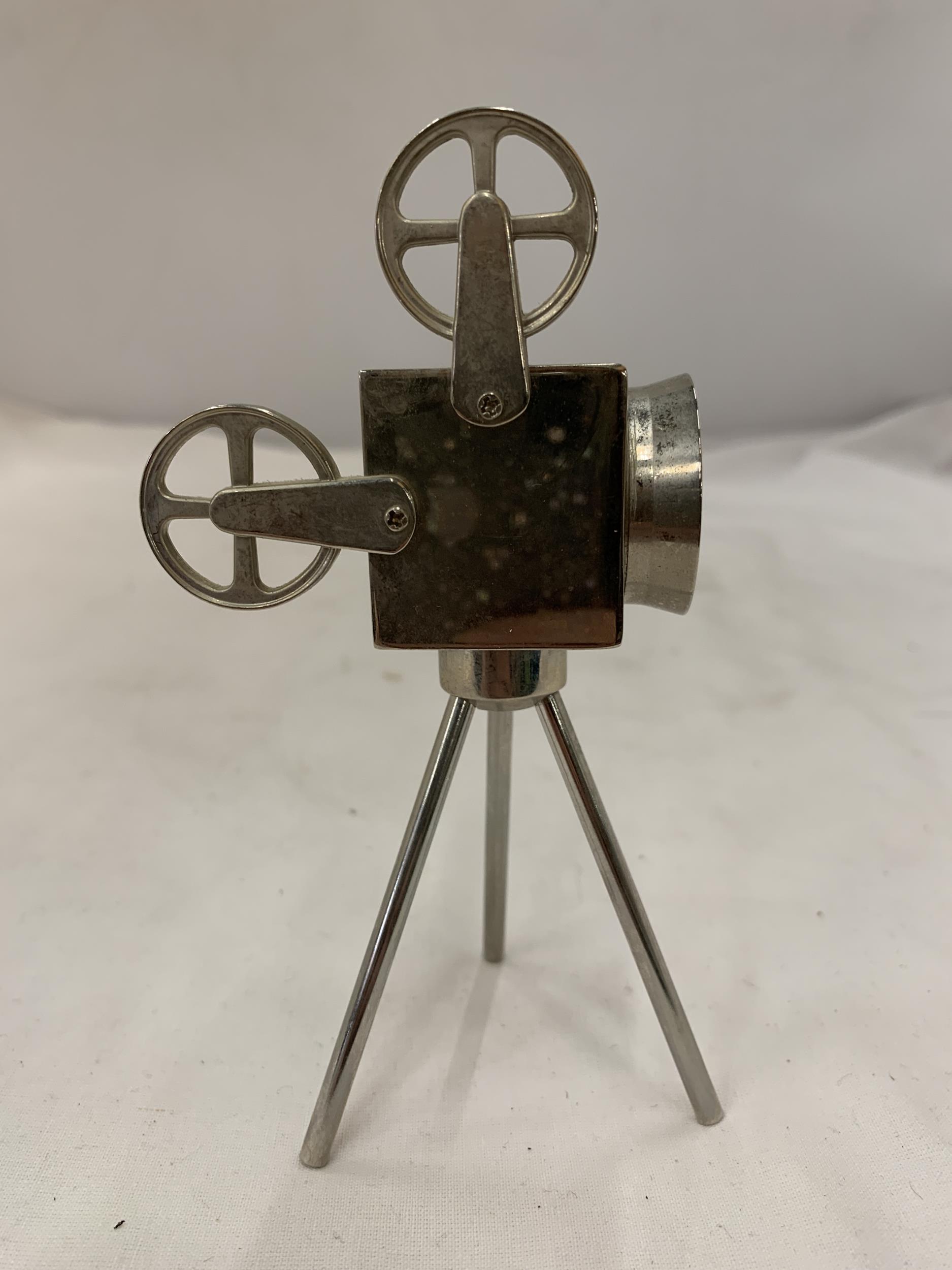 A WHITE METAL MODEL OF A PROJECTOR, HEIGHT 13CM - Image 2 of 5