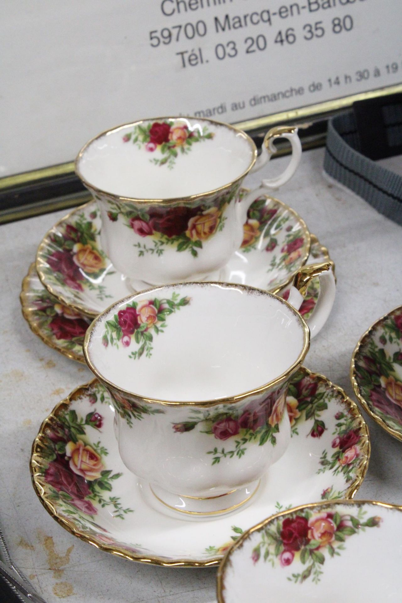 A QUANTITY OF ROYAL ALBERT 'OLD COUNTRY ROSES' TO INCLUDE CUPS, SAUCERS, A CREAM JUG AND SUGAR BOWL - Image 5 of 6