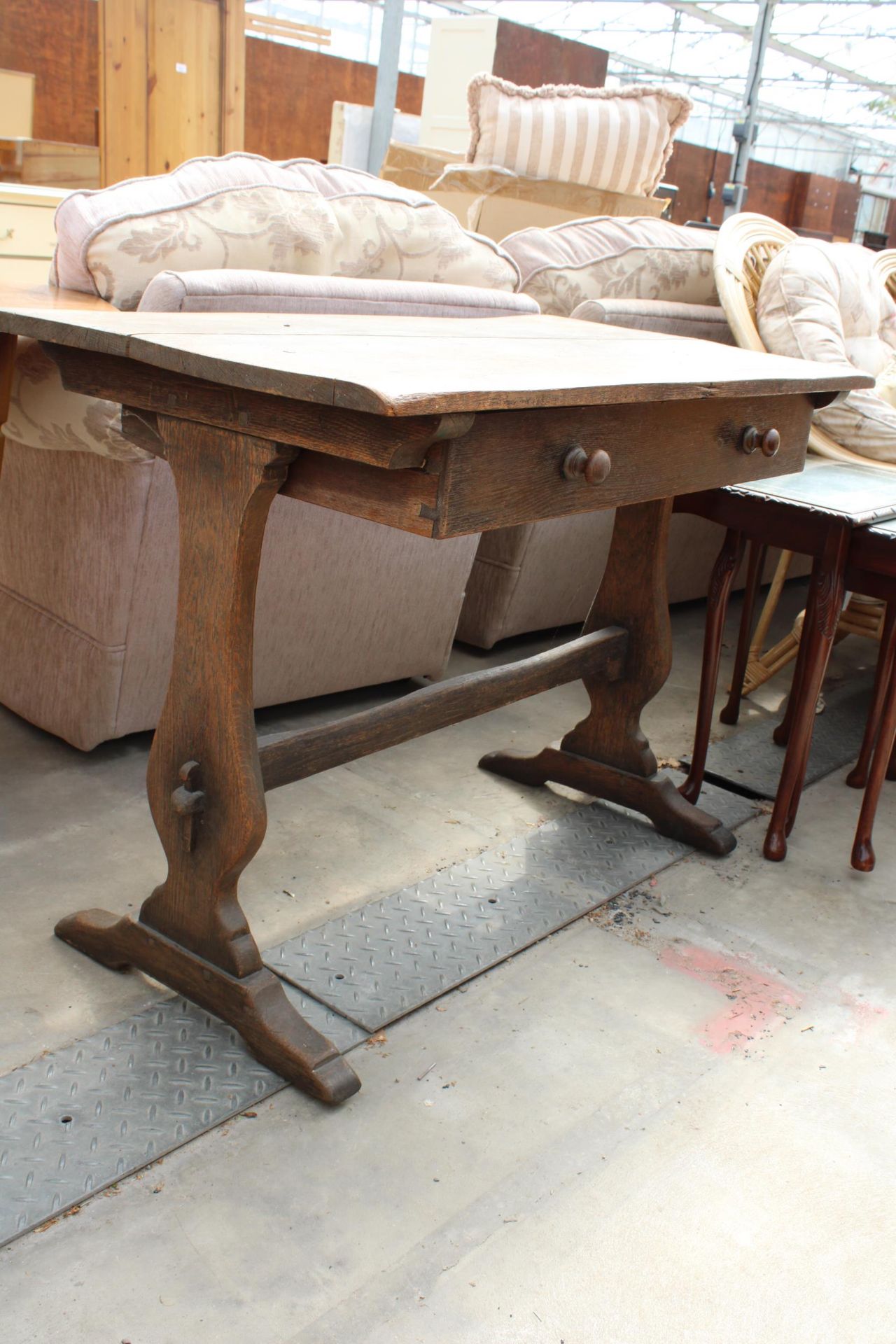 AN OAK 18TH CENTURY STYLE PEDESTAL SIDE-TABLE WITH SINGLE DRAWER, 42" X 23" - Image 2 of 3