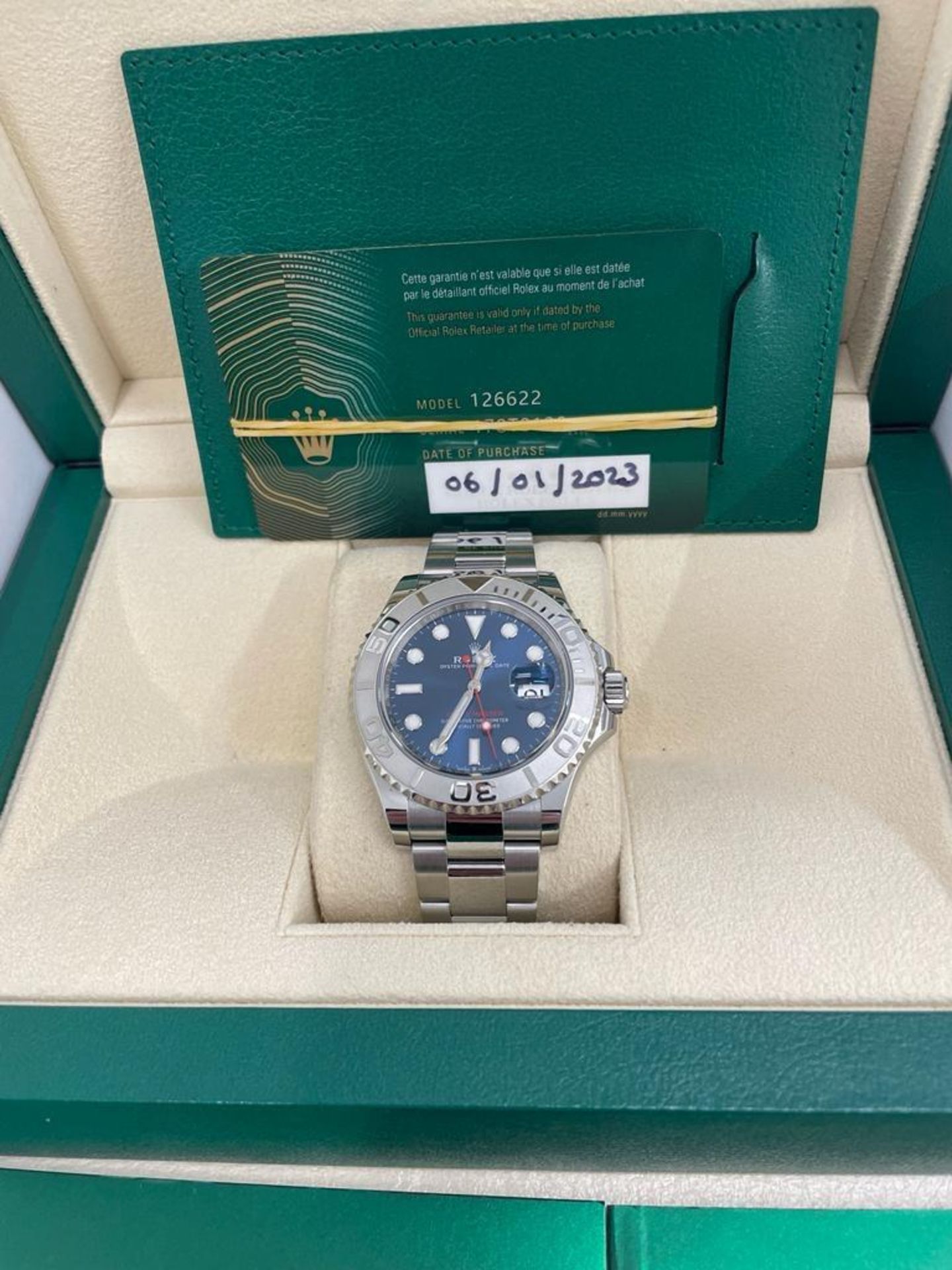 A ROLEX YACHTMASTER GENTLEMAN'S WRISTWATCH, STAINLESS STEEL CASE AND STRAP, SOUGHT AFTER BLUE - Image 2 of 5