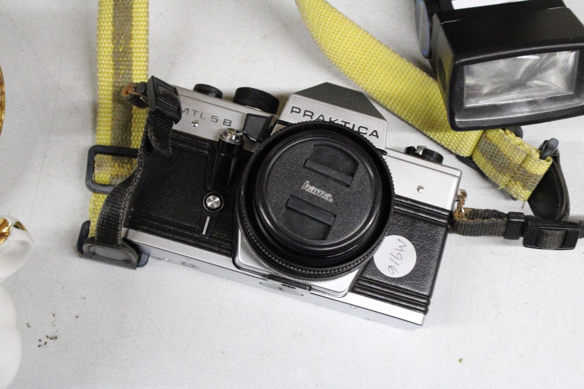 A PRAKTICA MTL 5 B CAMERA, WITH LENS, A FLASH AND PRAKTICA CAMERA BAG - Image 2 of 4