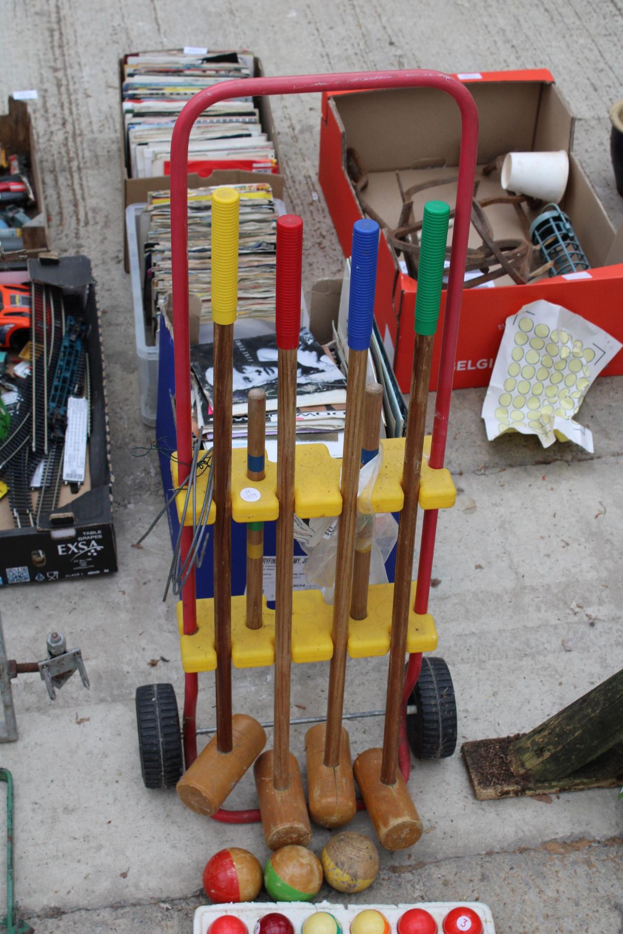 AN ASSORTMENT OF GAMES ITEMS TO INCLUDE A CHILDS CROQUET SET, BOULES AND POOL BALLS ETC - Image 2 of 3