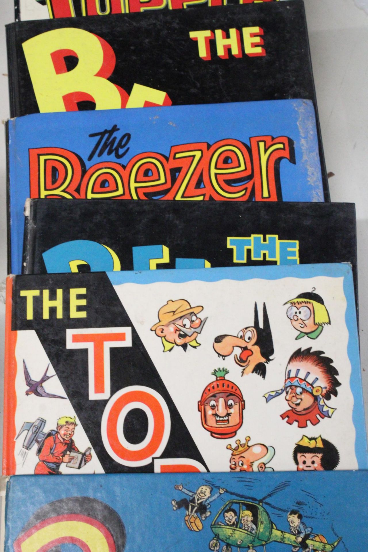 FIVE TOPPER ANNUALS - FOUR FROM THE 1950'S - AND FOUR BEEZER ANNUALS 1957-1985 - Image 3 of 4