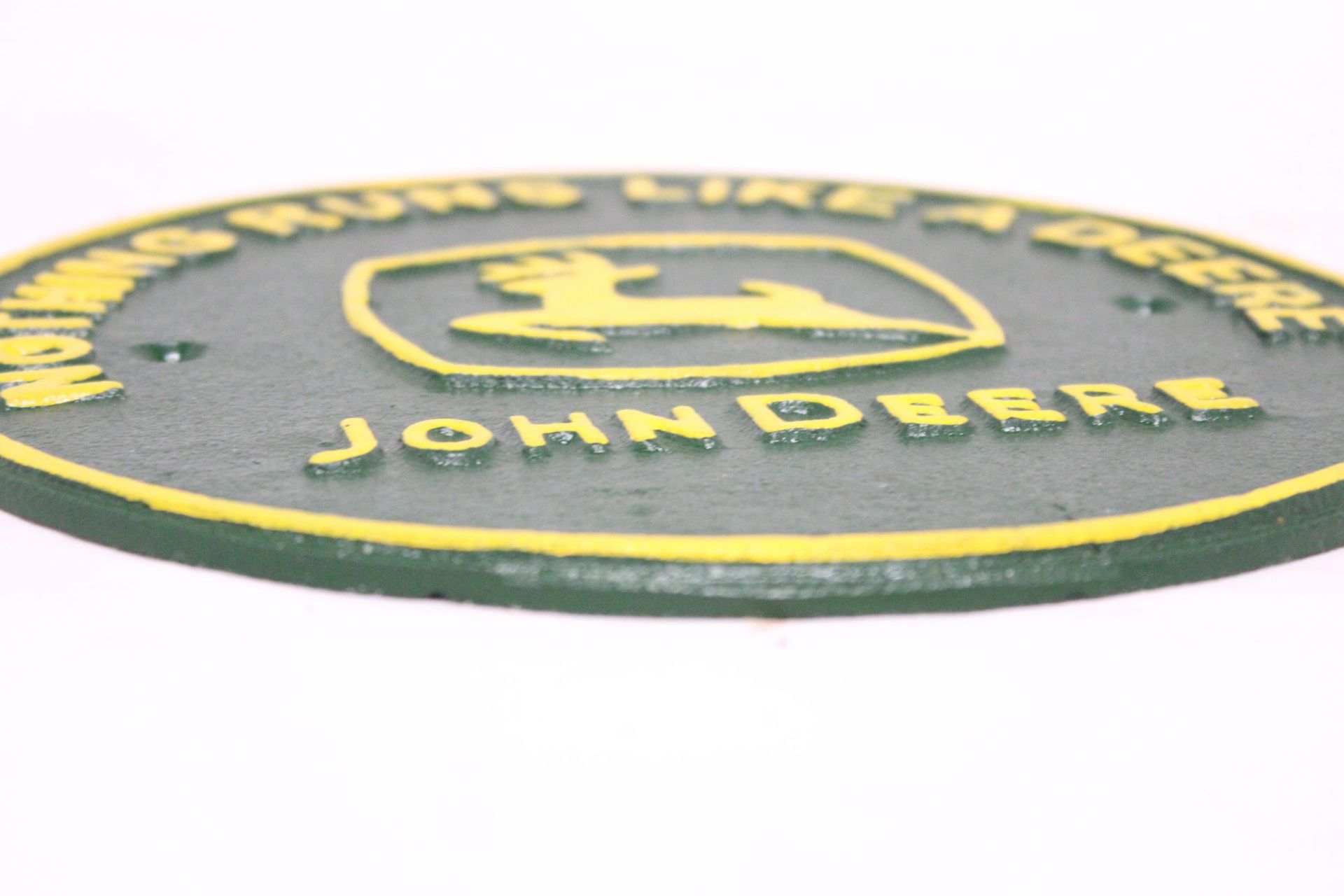 A CAST 'NOTHING RUNS LIKE A DEERE' CIRCULAR JOHN DEERE SIGN - Image 3 of 4