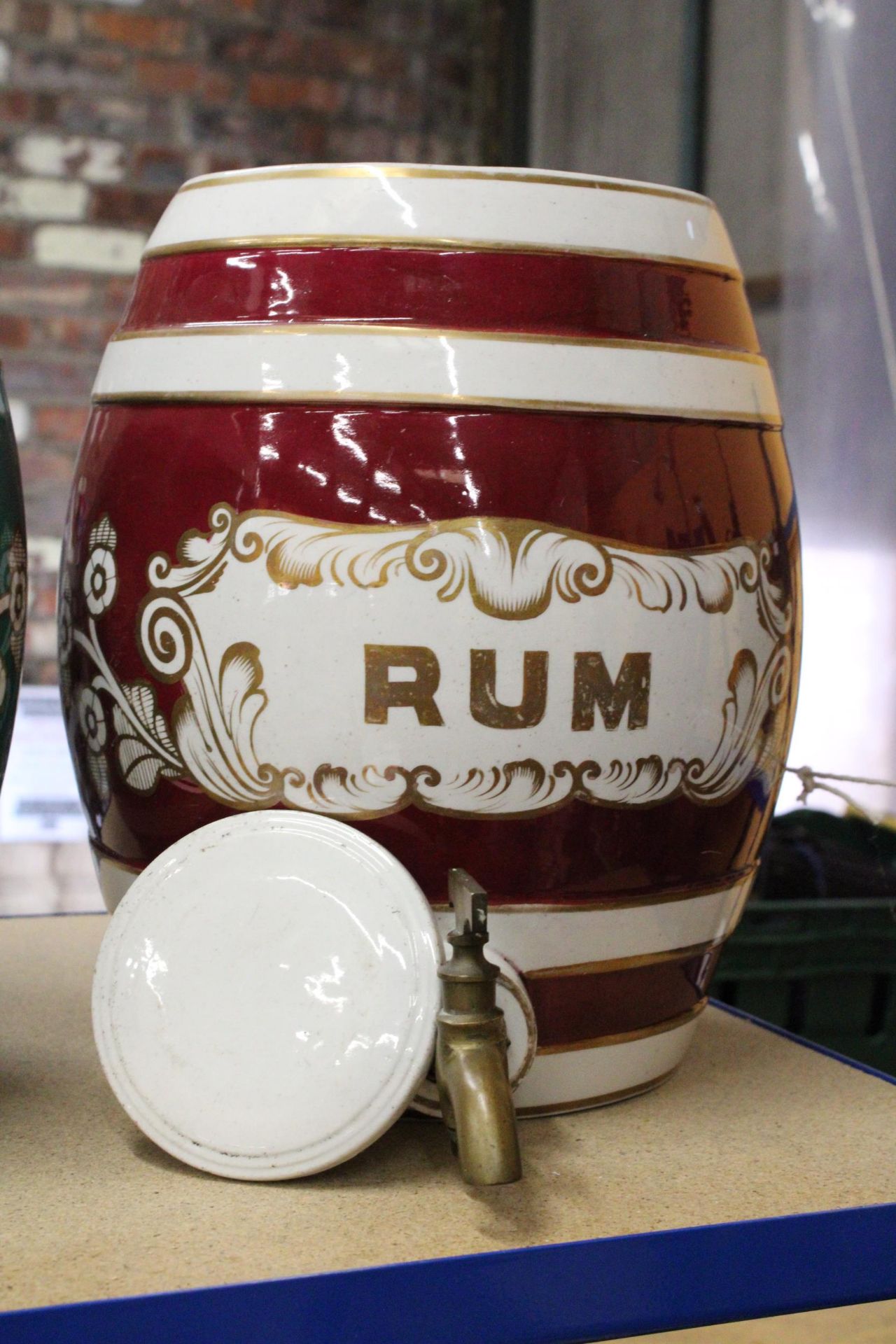 A LARGE STONEWARE RUM KEG WITH TAP. APPROX HEIGHT 30.5CM. - Image 5 of 5