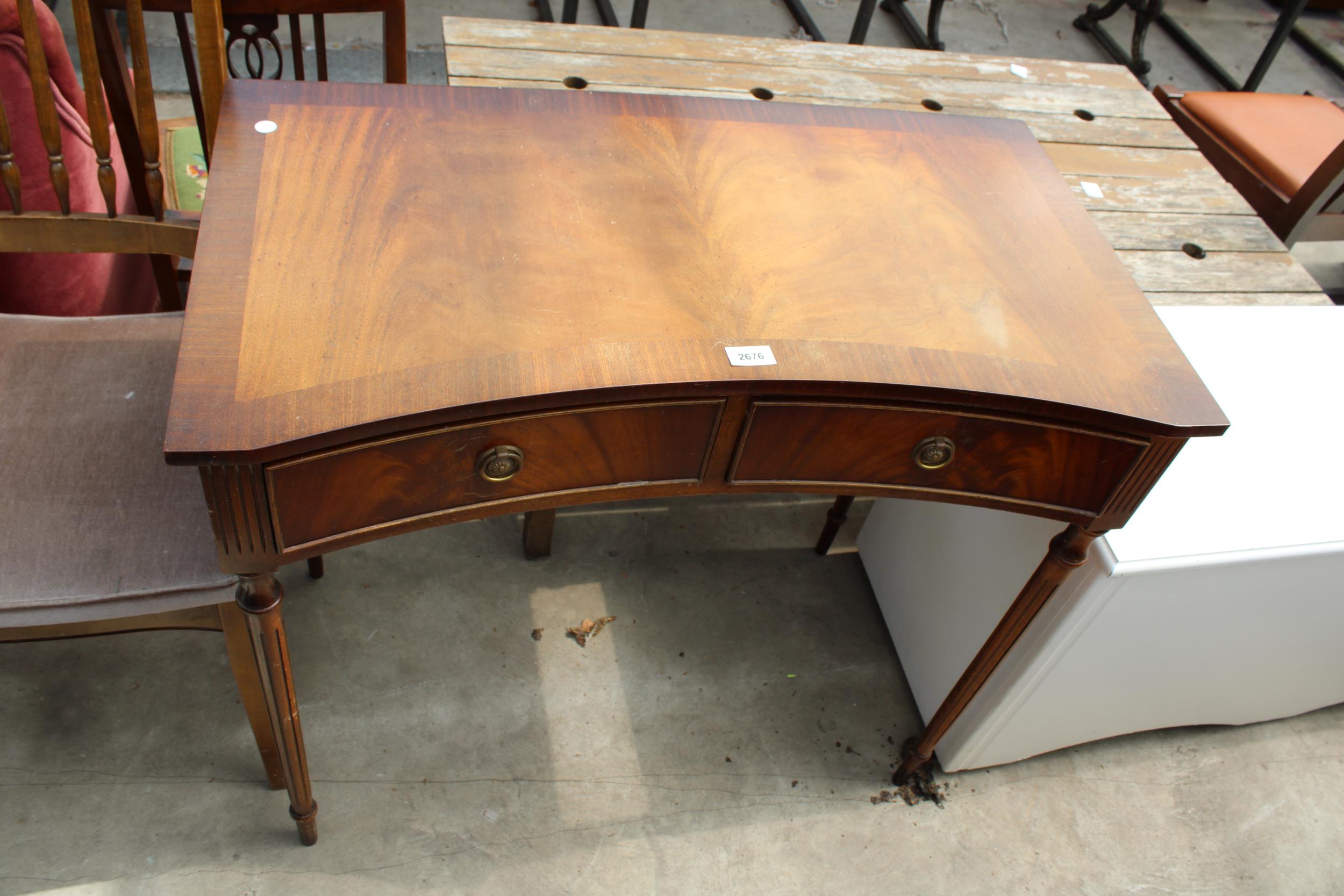 A MAHOGANY AND CROSSBANDED INVERTED BOW-FRONT TWO DRAWER SIDE TABLE ON TURNED AND FLUTED LEGS, 33.5" - Image 4 of 6